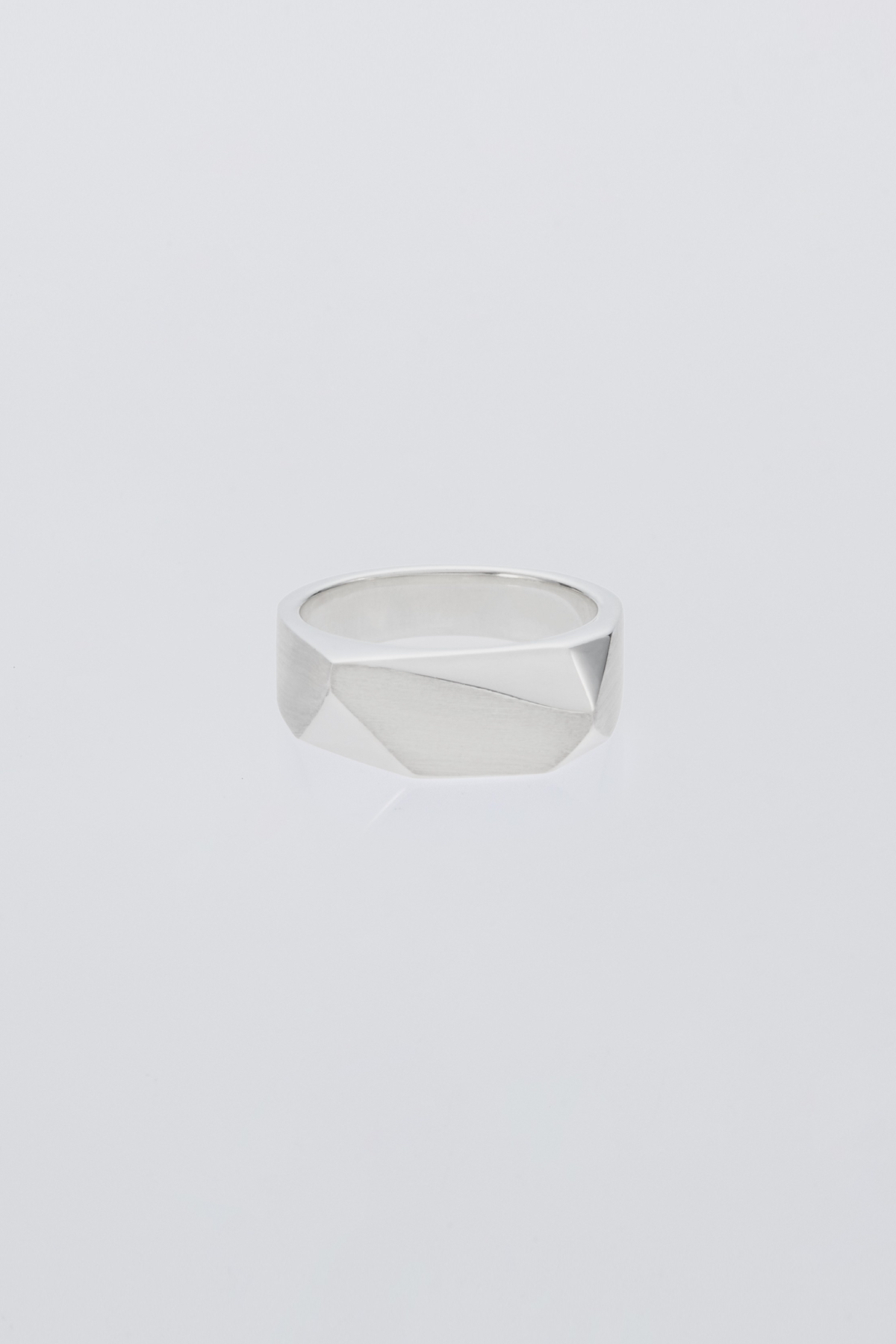 XOLO JEWELRY PENTAGON RING WITH HAIR LINE (2COL)