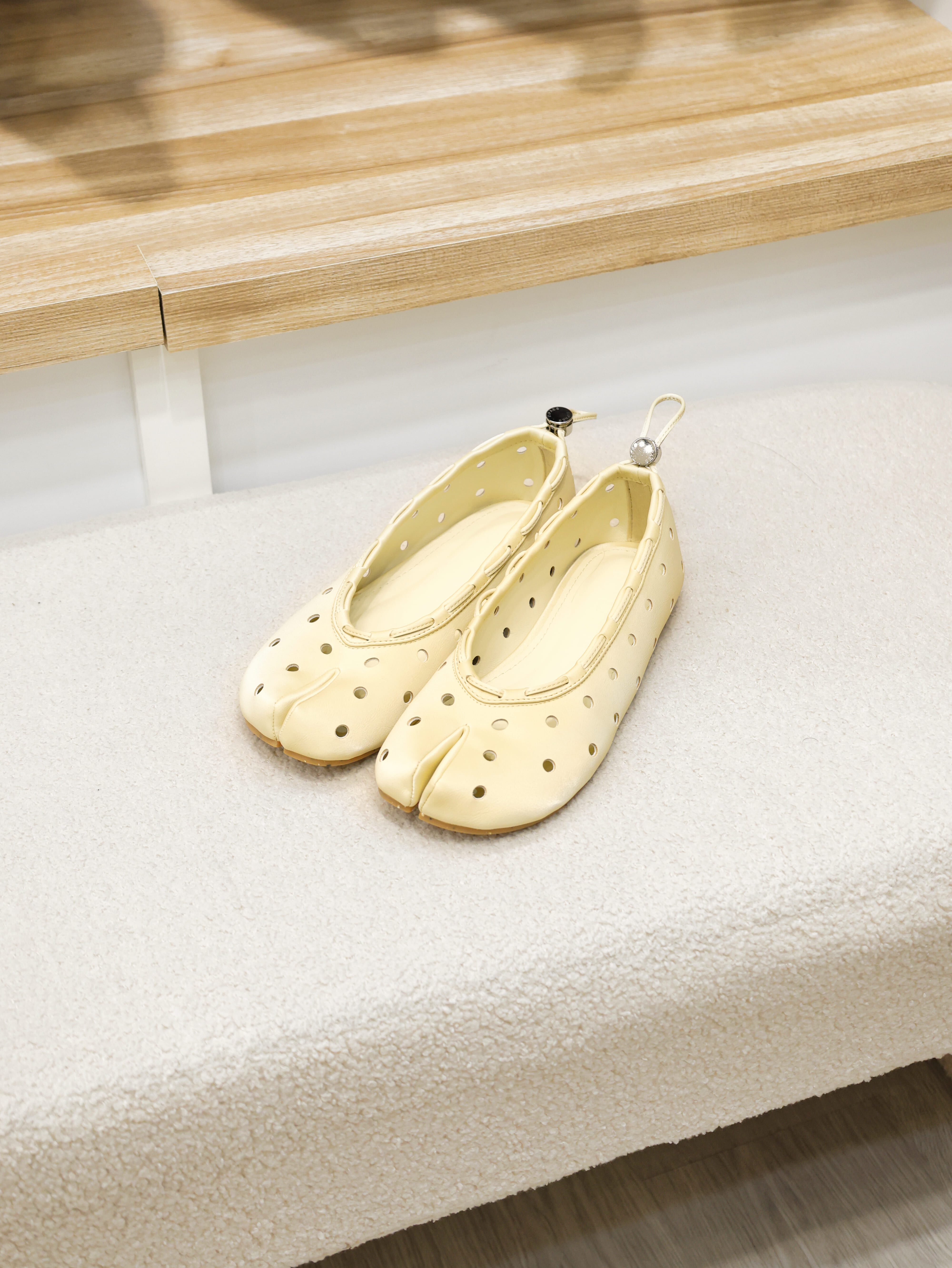 Paes Leather String Flat