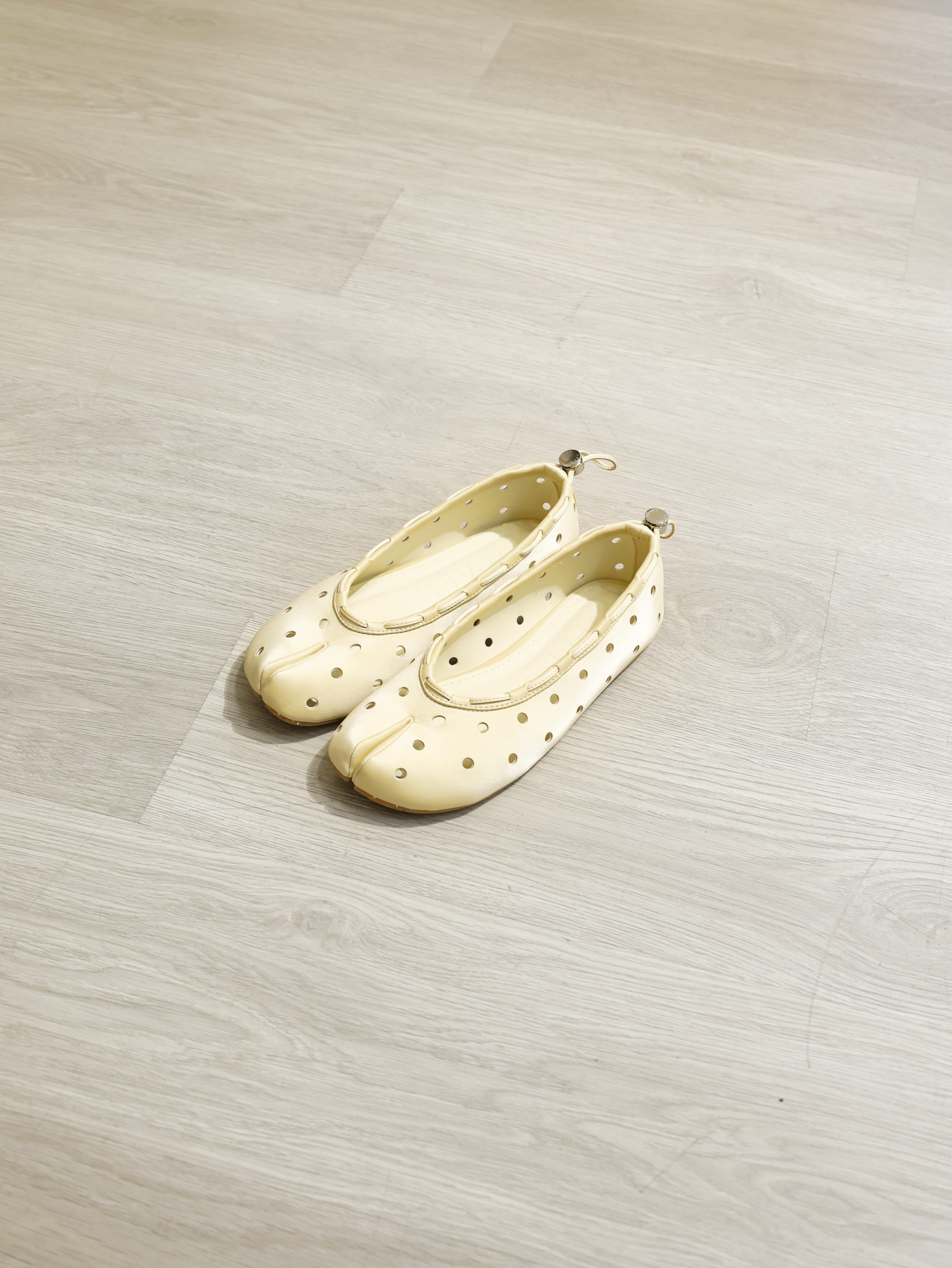 Paes Leather String Flat