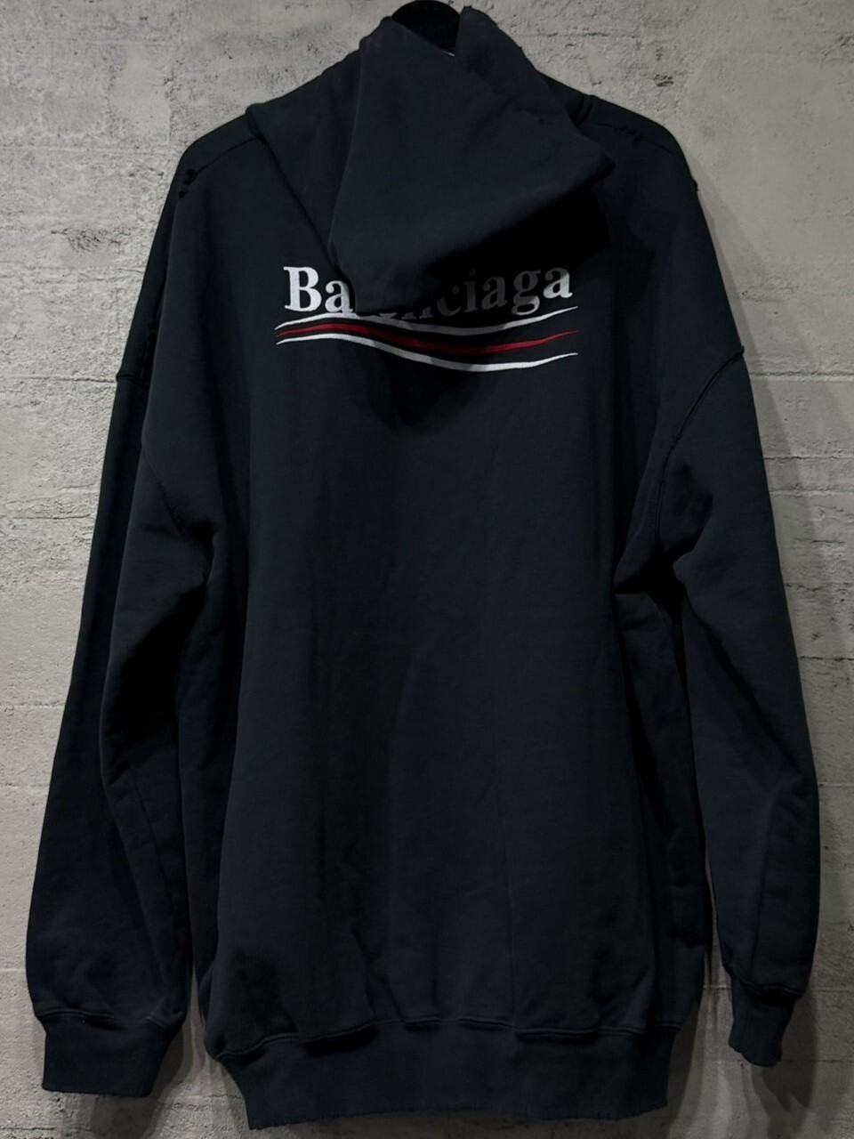 Balenciaga 做舊刺繡黑可樂Logo 帽T