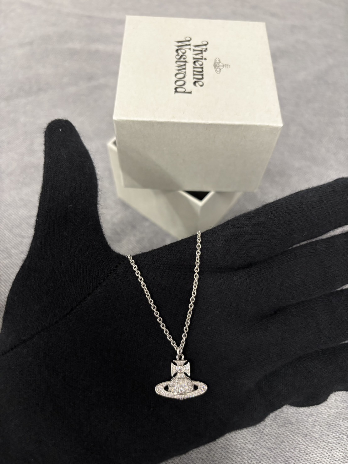 Vivienne Westwood Carmela 經典土星水鑽項鍊【630203BH02P102SMP102】