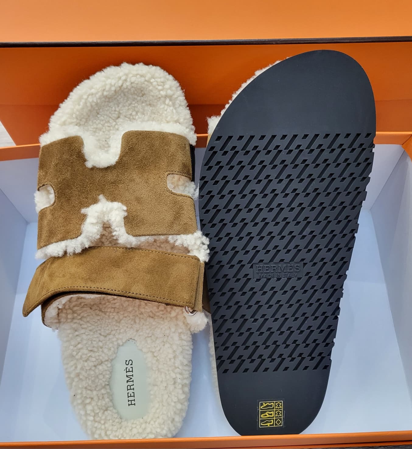 Hermes Chypre sandal Brun Fumé / Écru (MEN)