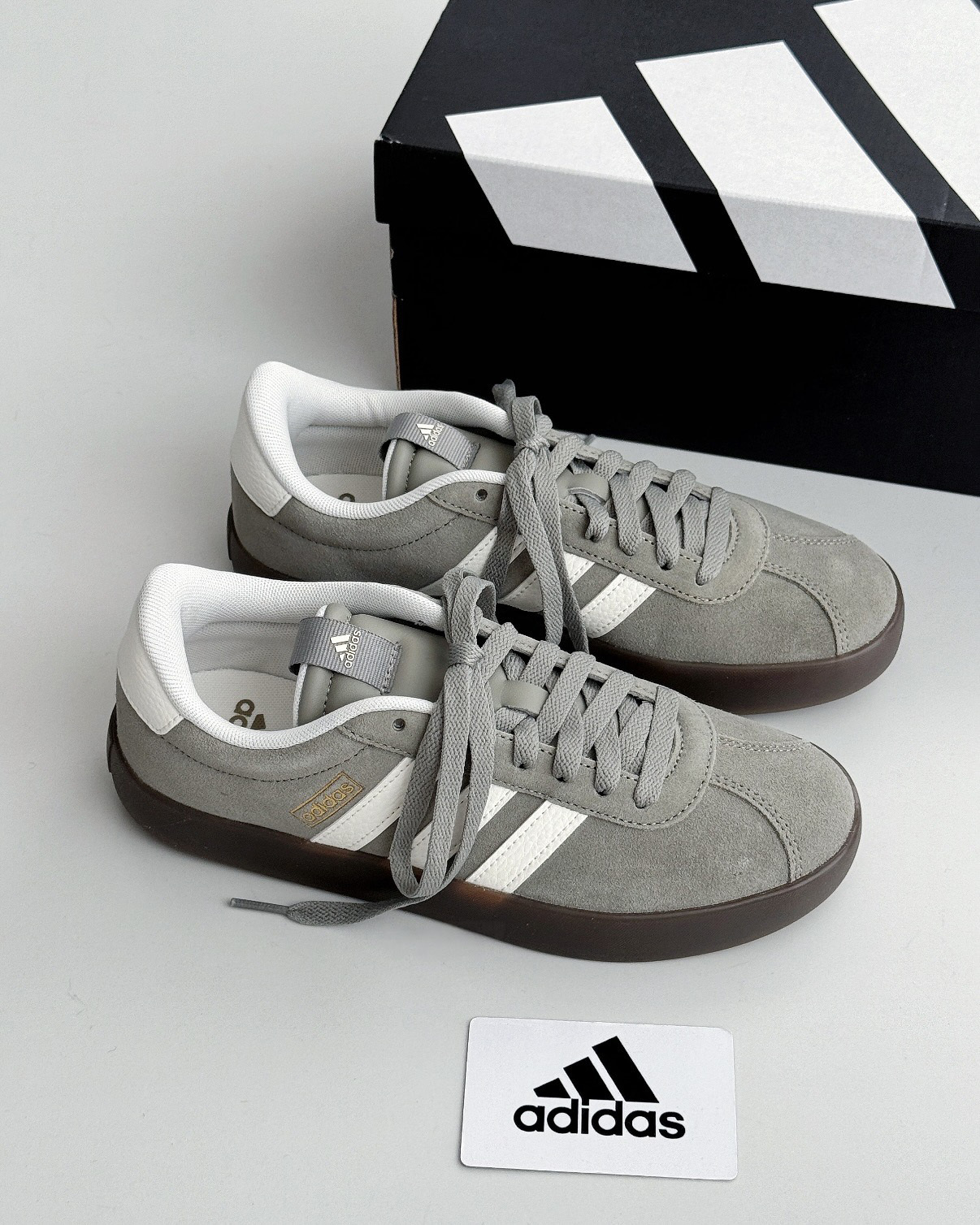 ADIDAS VL COURT 3.0 灰綠 霧霾灰 白色 焦糖底 麂皮 男女鞋 LA4469 / 預購