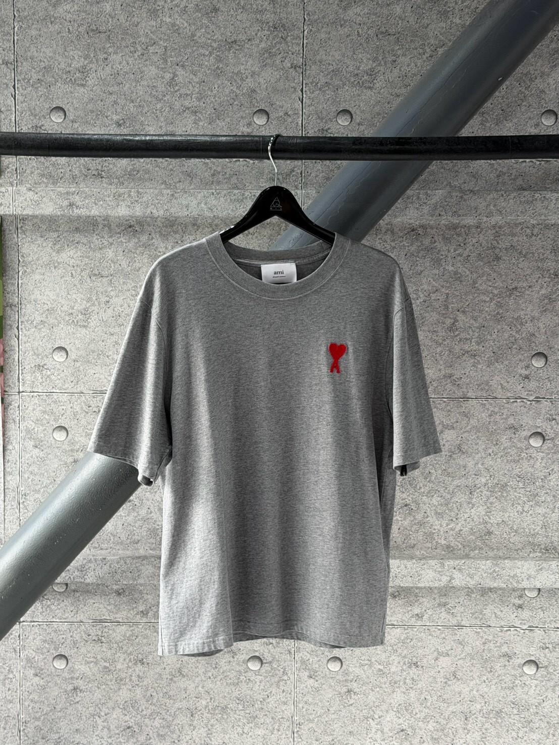 AMI 經典款 質感灰 刺繡愛心Logo 短袖T