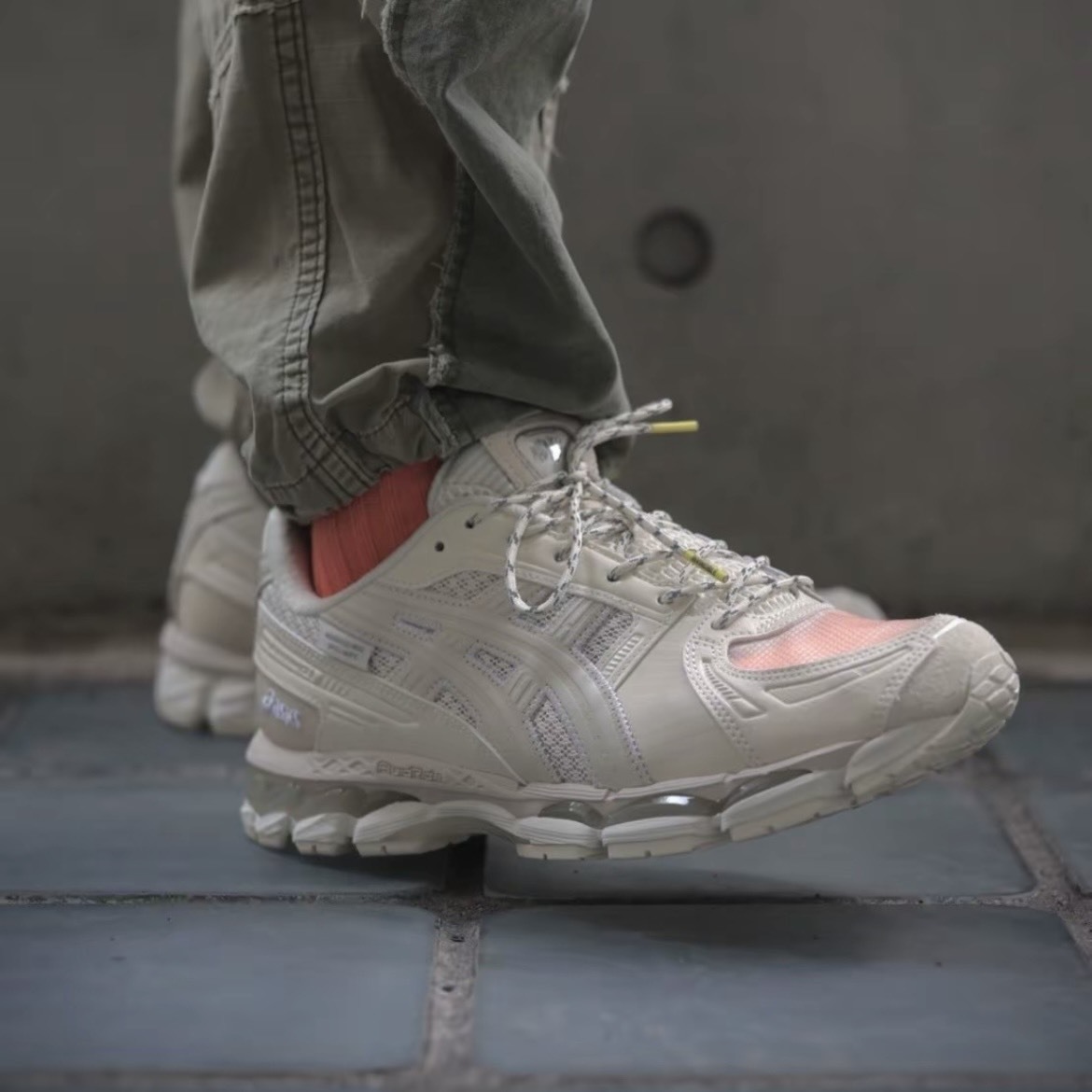 【代購】ASICS × MADNESS GEL-KAYANO 12.1 聯名復古休閒跑鞋 男女同款 米色