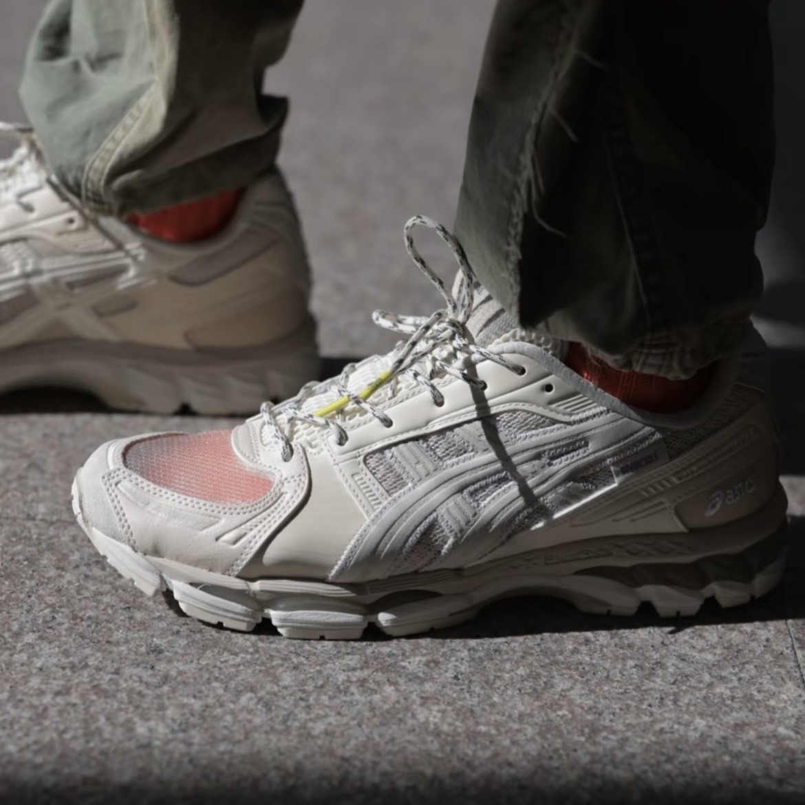 【代購】ASICS × MADNESS GEL-KAYANO 12.1 聯名復古休閒跑鞋 男女同款 米色