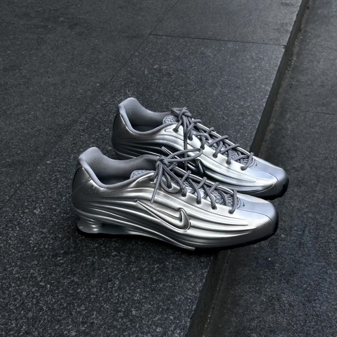【代購】Nike SHOX Z 復古機能休閒鞋 女款 銀色