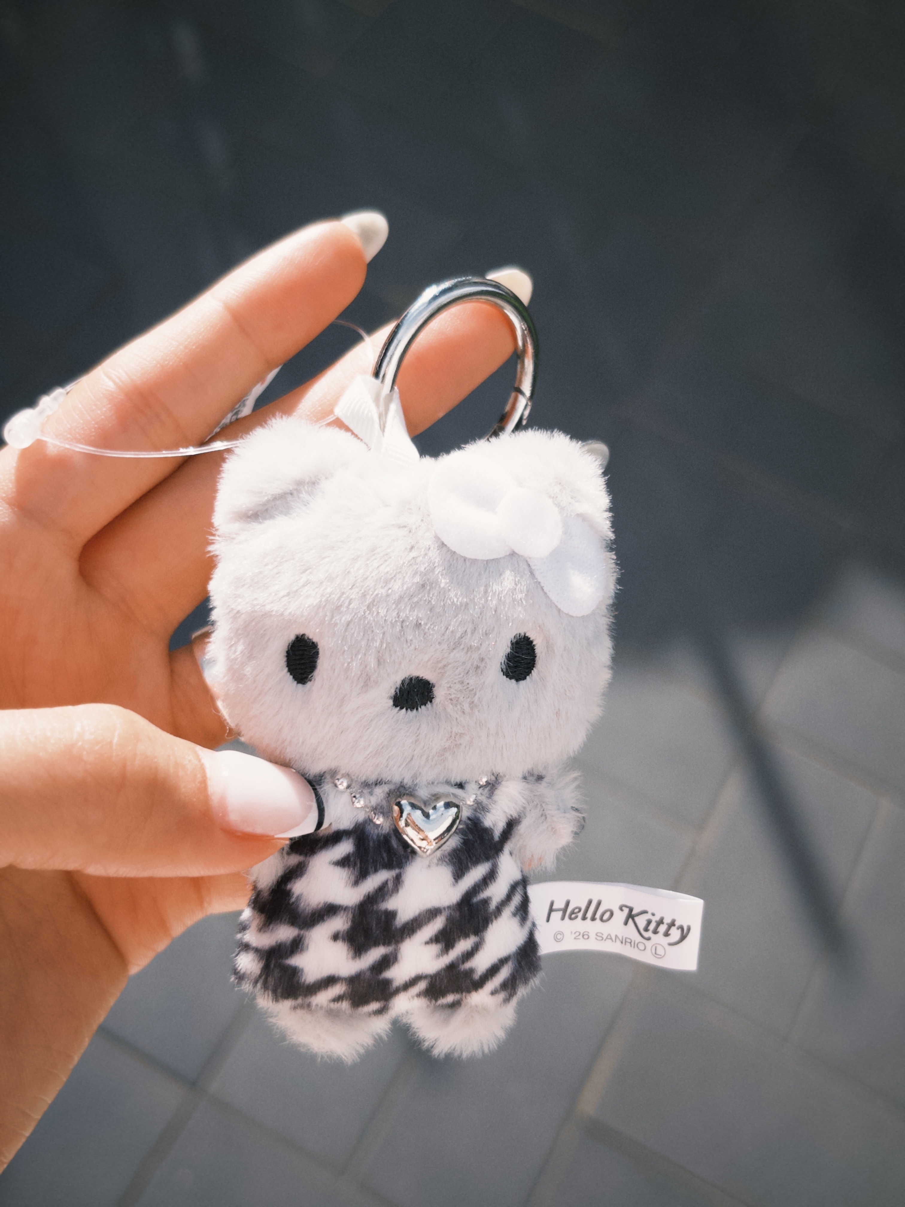 🇯🇵灰色KITTY本人千鳥格小吊飾🩶🤍