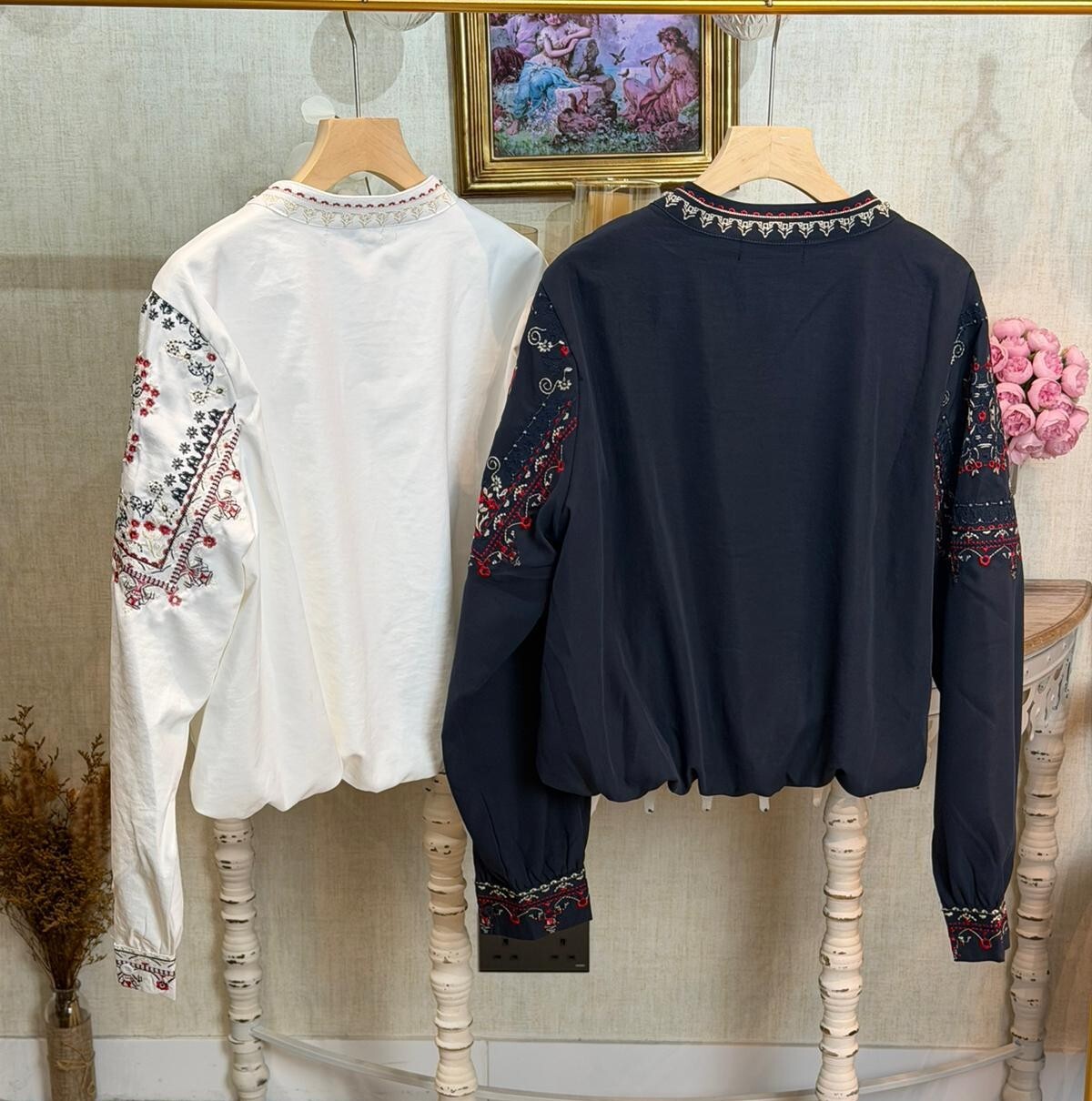 JAC-CCG0830-054 重工刺繡花上衣 (A54白/B54藍)