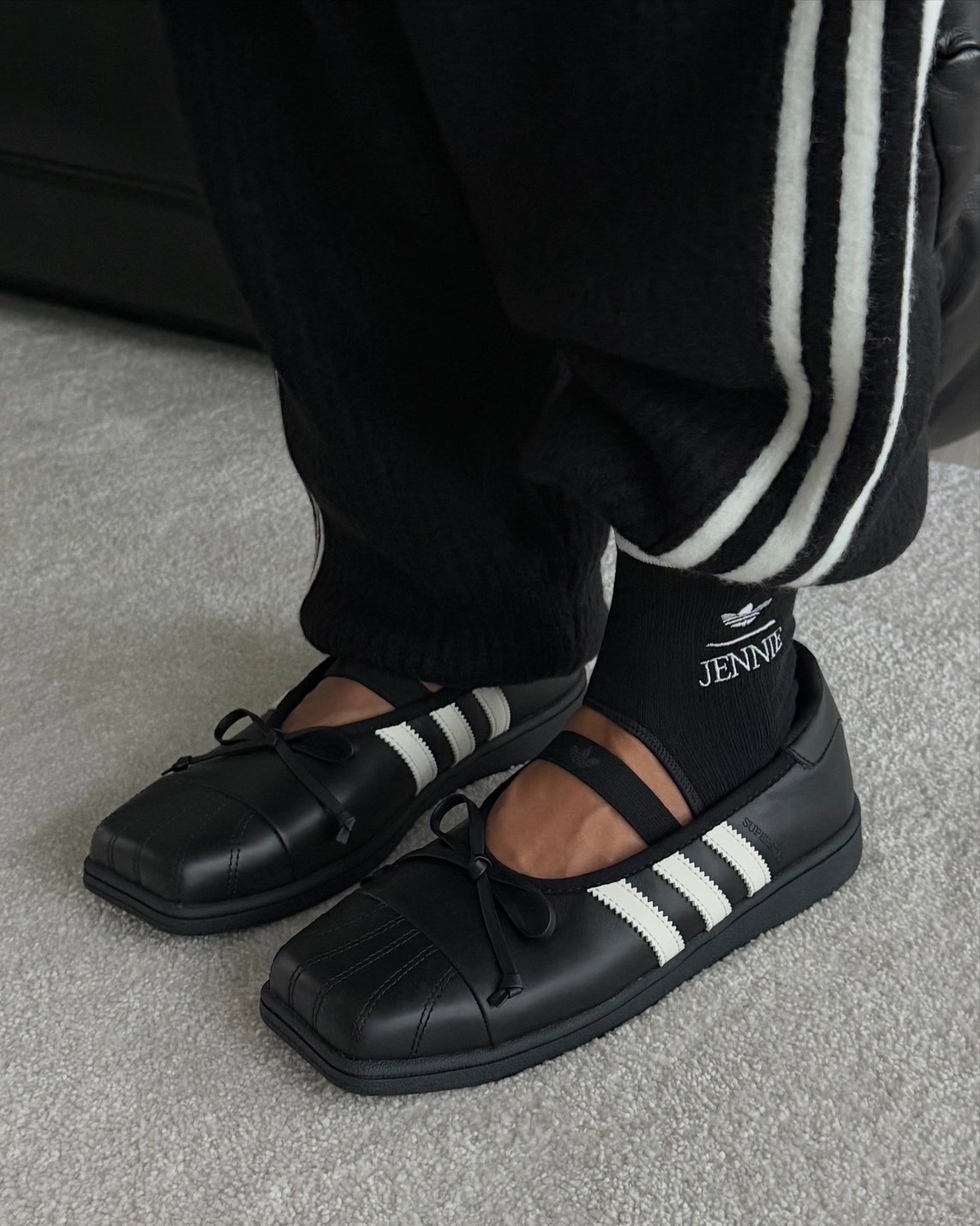 預購┃adidas JENNIE 襪套 鏤空襪 黑色 白色