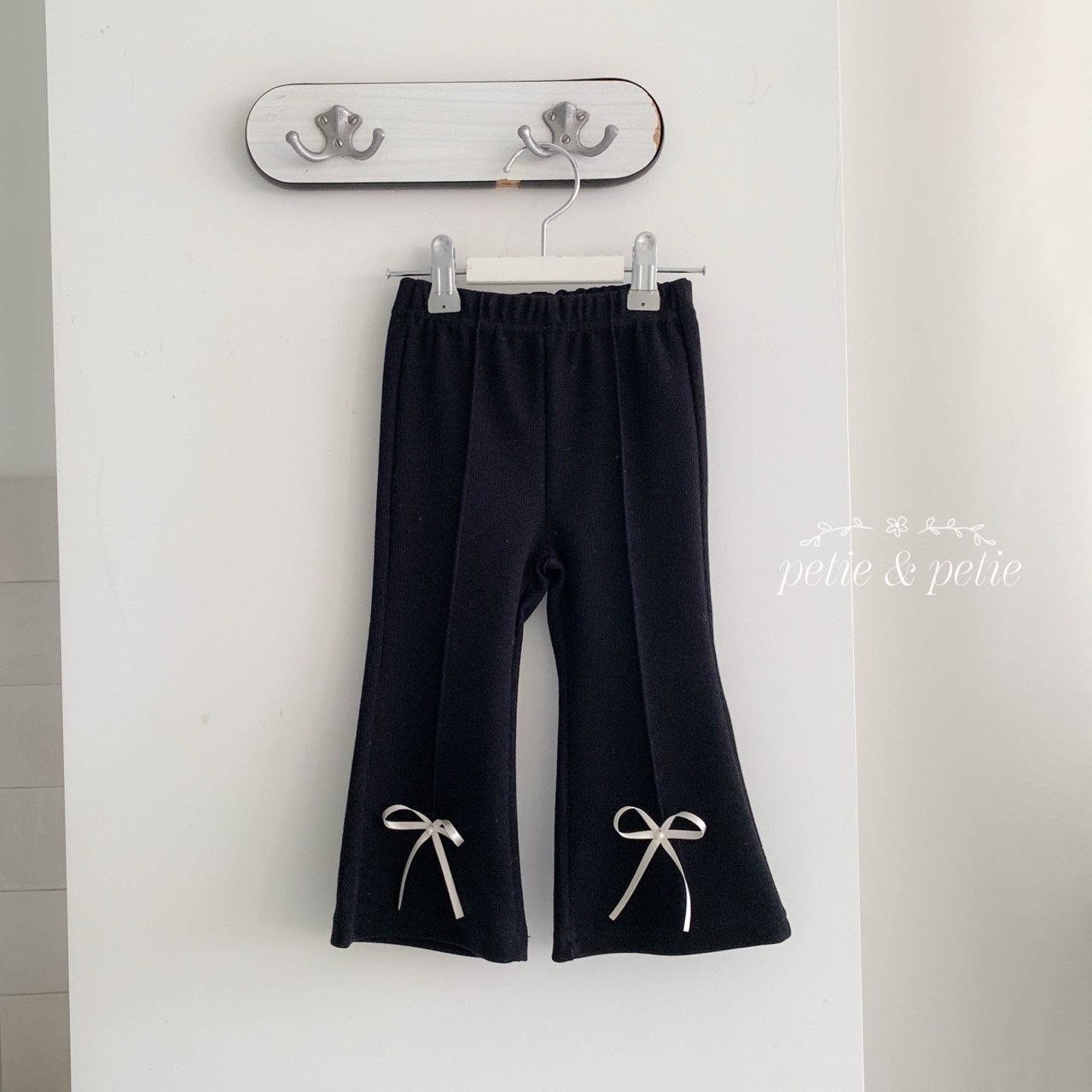 PETIT & PETIT Pearl Ribbon Trumpet Pants