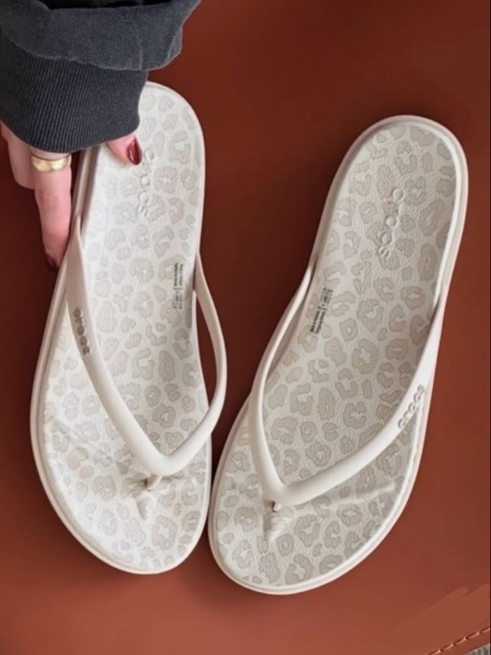 Crocs 豹紋限定人字拖