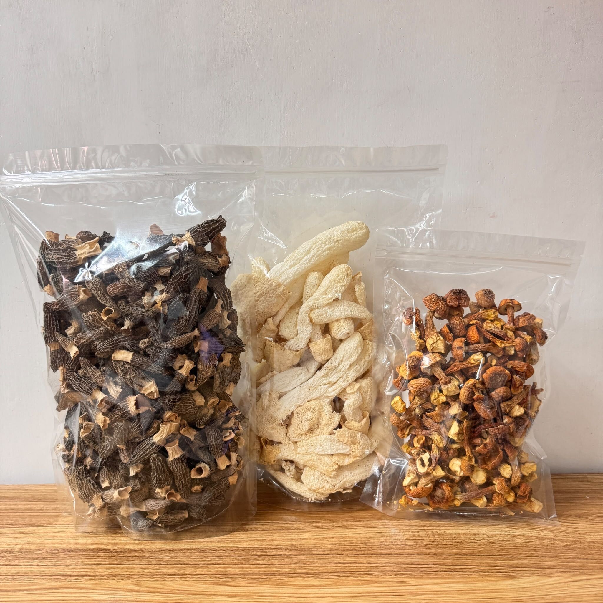 【預購】SW083114 自用抵食頂級羊肚菌 300克 (送竹笙75克 + 姬鬆茸150克)