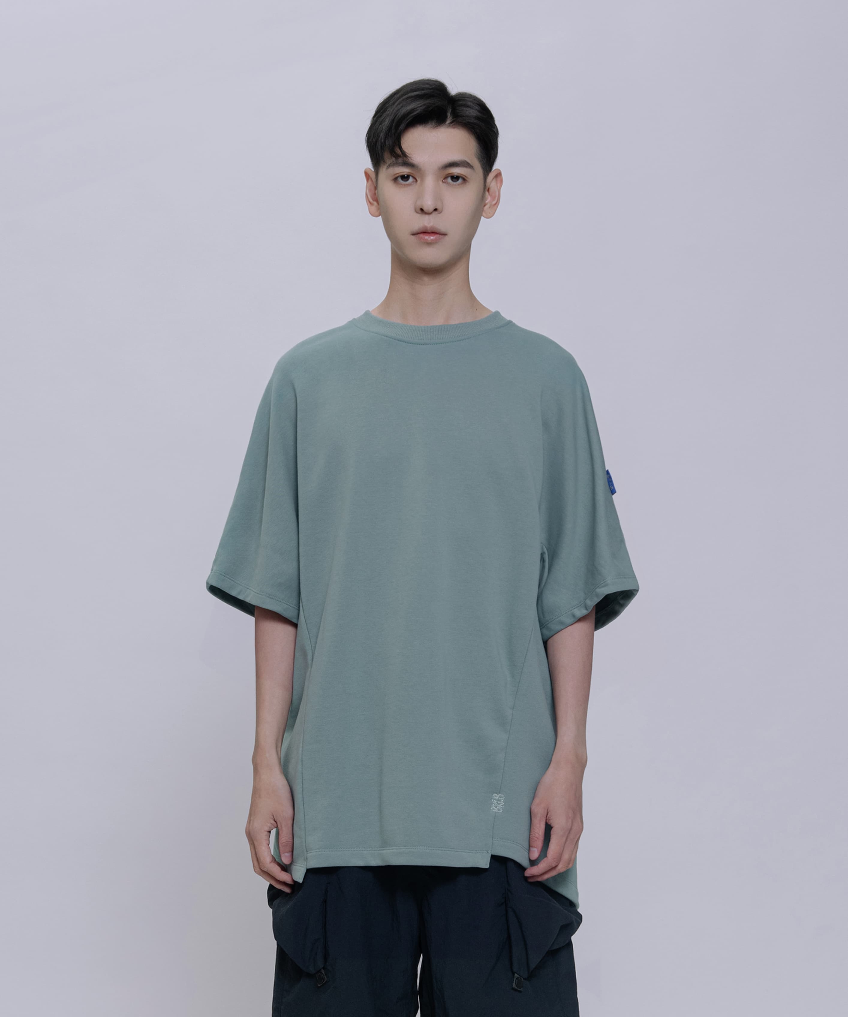 不對稱下擺拼接 Tee｜Asymmetric-Hem Panelled Tee