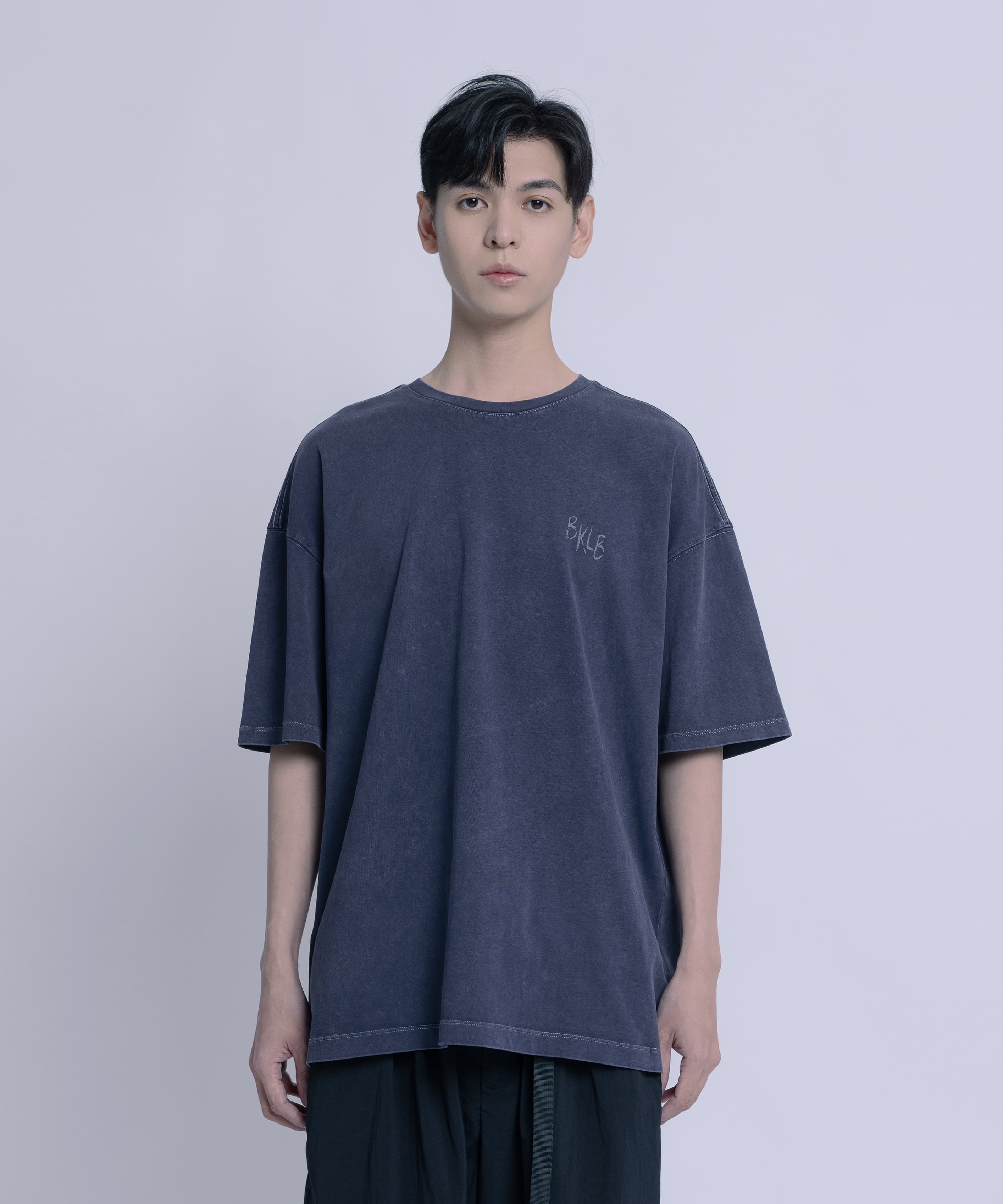 重磅煙紋染硫化字體Tee｜Heavyweight Smoke-Dyed Graphic Tee