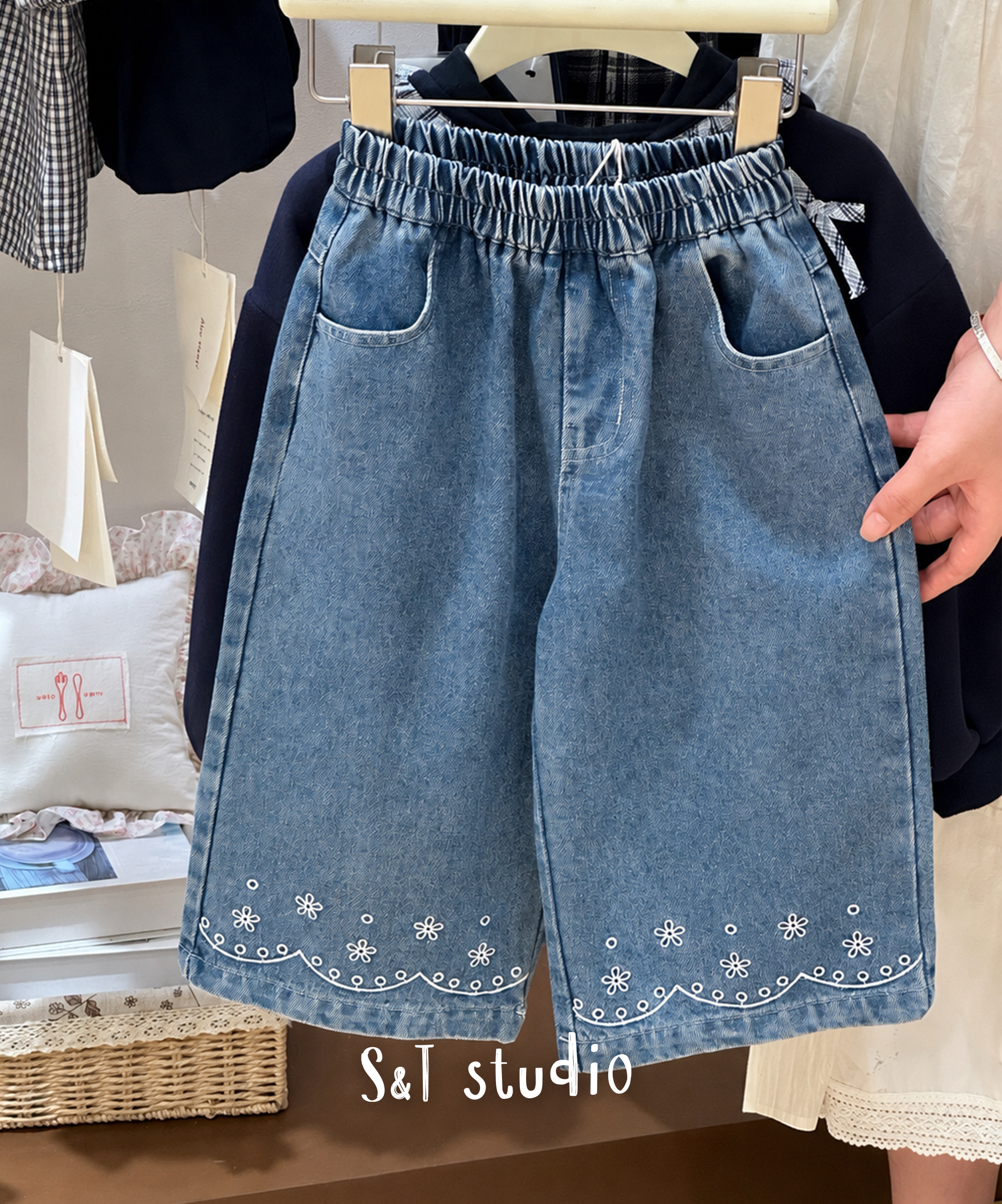 花朵刺繡牛仔寬褲(90-130)