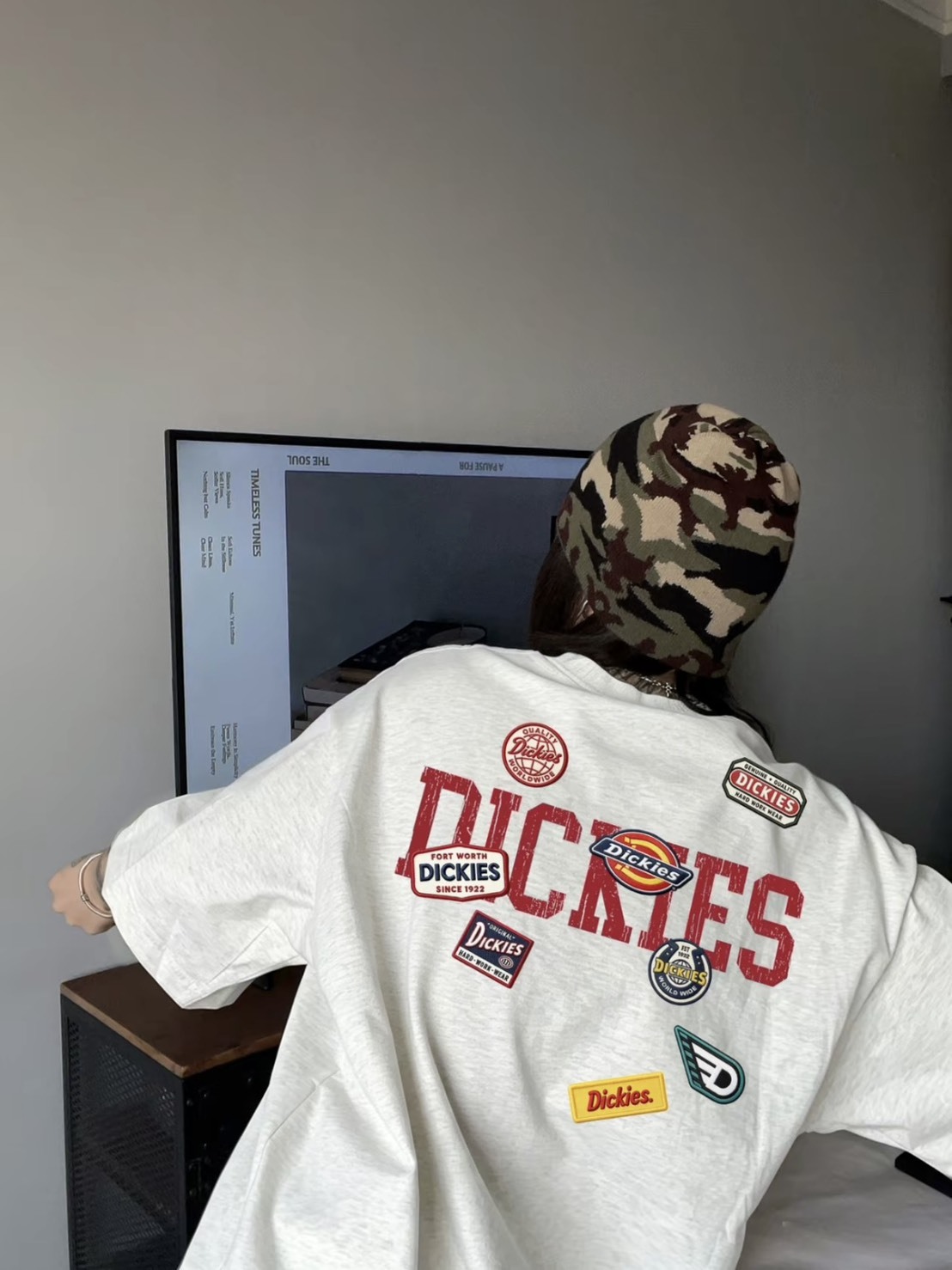 （部分現貨）Dickies 做舊logo 塗鴉貼紙 短T DKU262NKT669