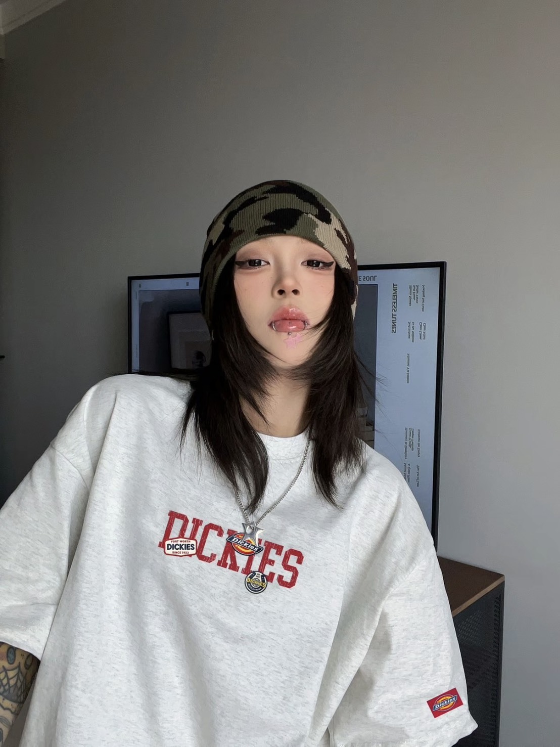 （部分現貨）Dickies 做舊logo 塗鴉貼紙 短T DKU262NKT669