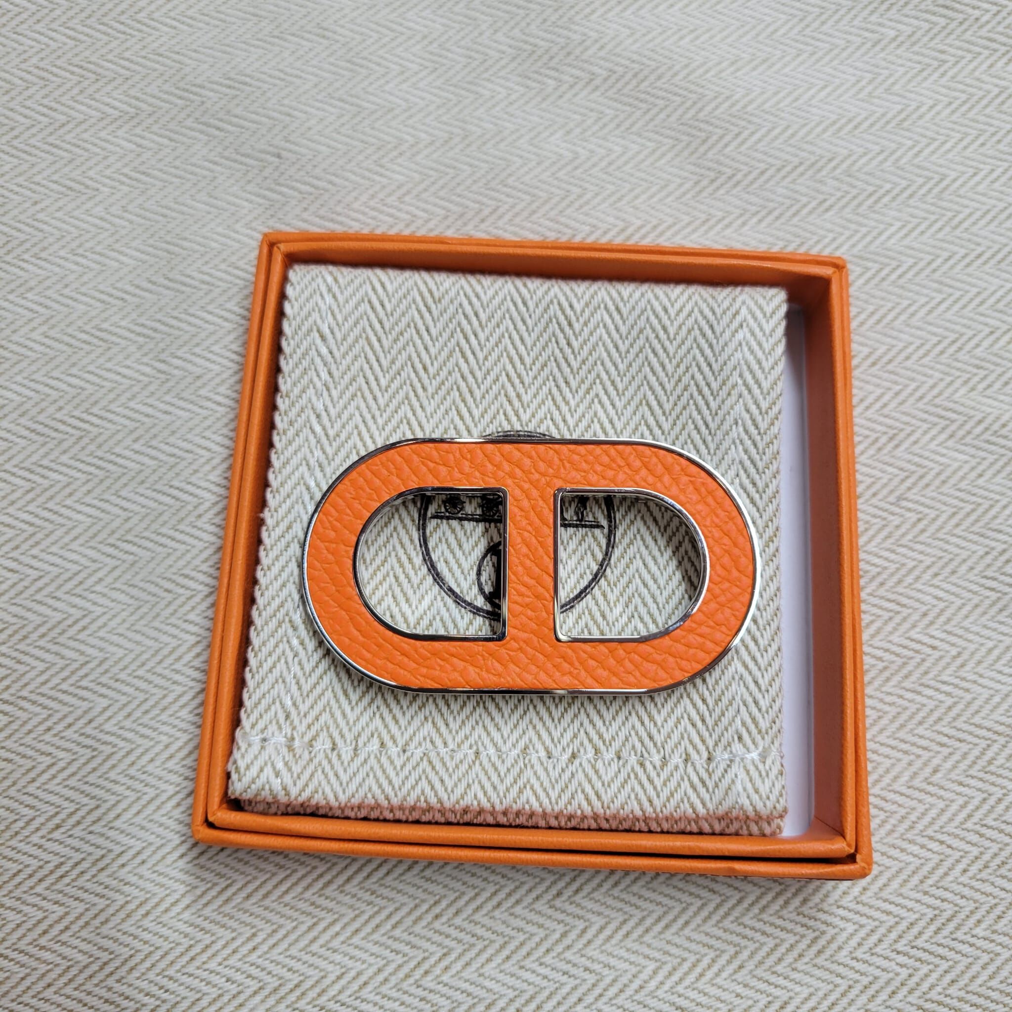 HERMES Chaine d'Ancre brooch ORANGE
