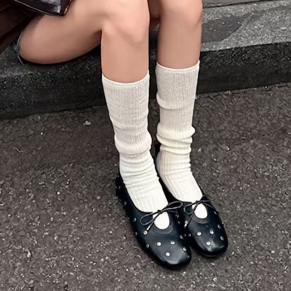 經典黑立體鉚釘蝴蝶結圓頭平底娃娃鞋