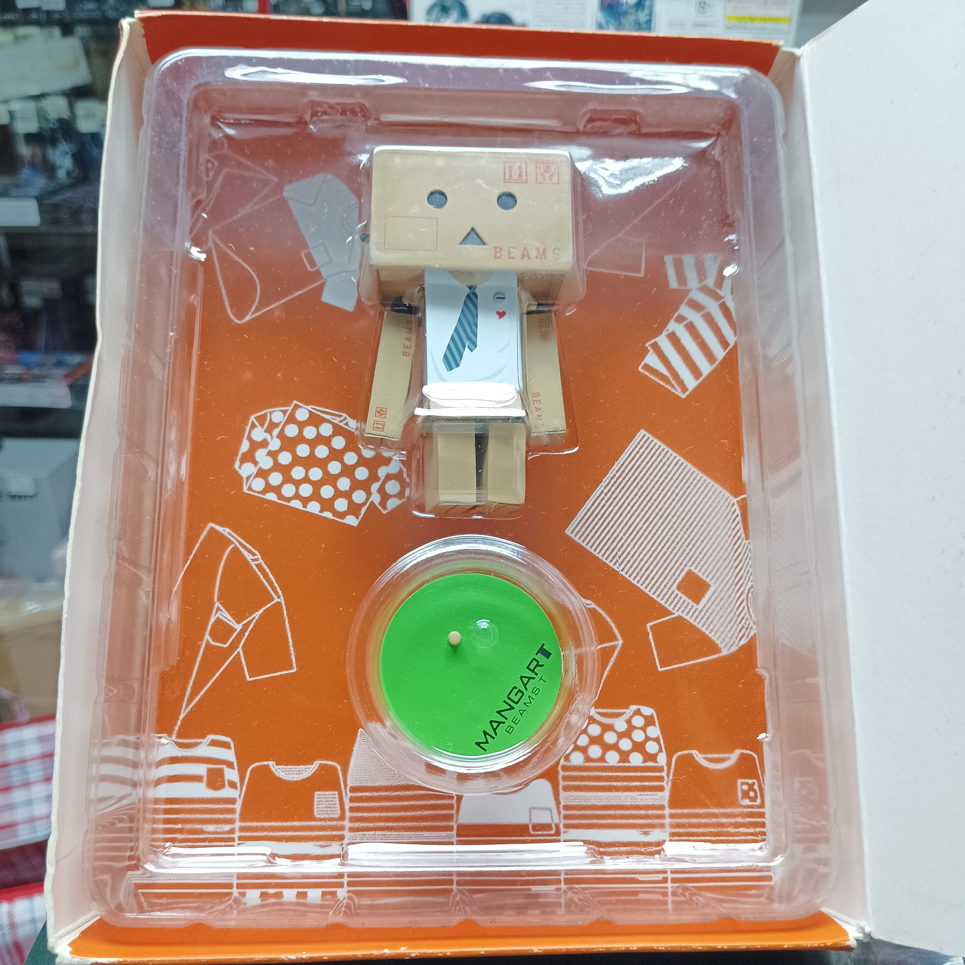 寄賣-其它-海洋堂 Revoltech Danboard 紙箱人  Danboard Beams