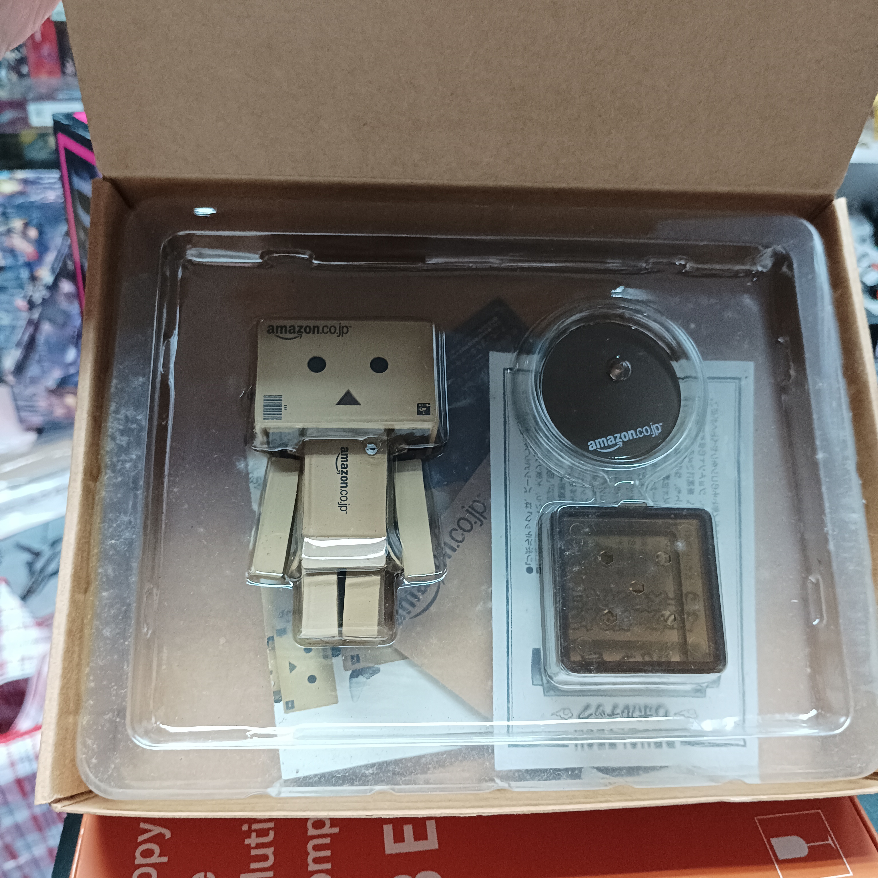 寄賣-其它-海洋堂 Revoltech Danboard 紙箱人 Amazon box version
