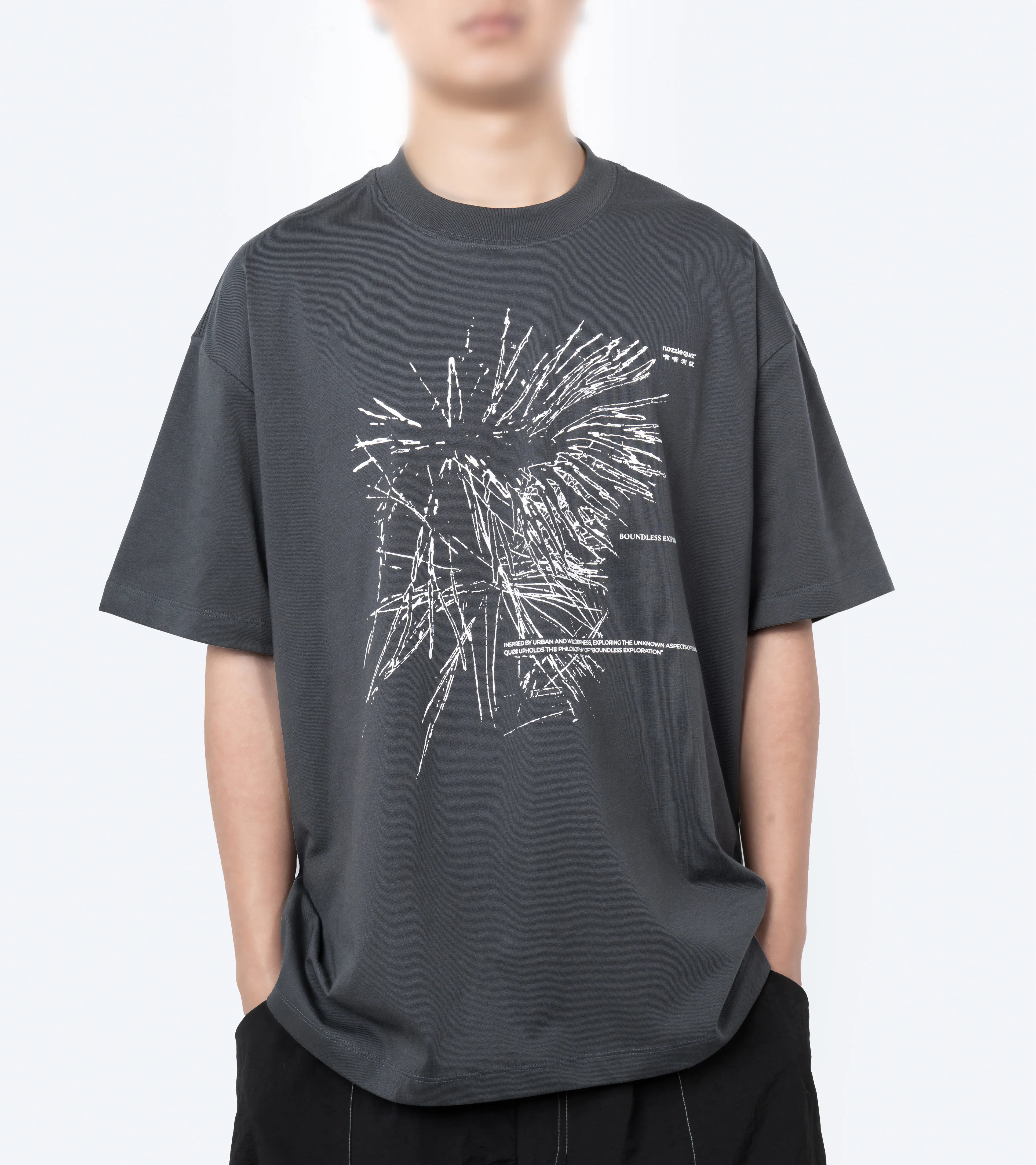 nozzle quiz®｜nozzle S/S Tee (Iron Grey)