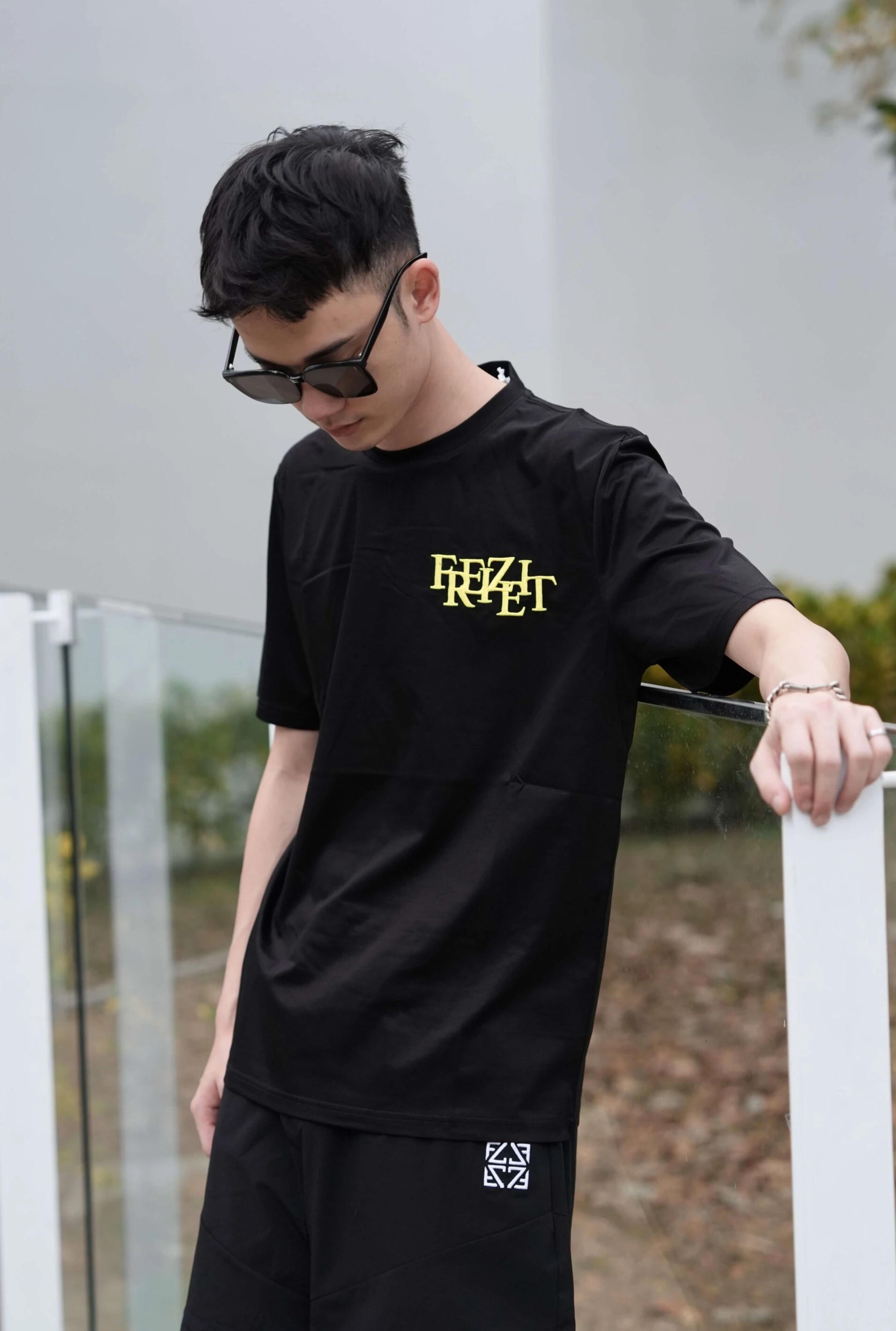【Freizeit費瑞特】幻影刺繡Logo｜短袖(黑螢光黃刺繡)