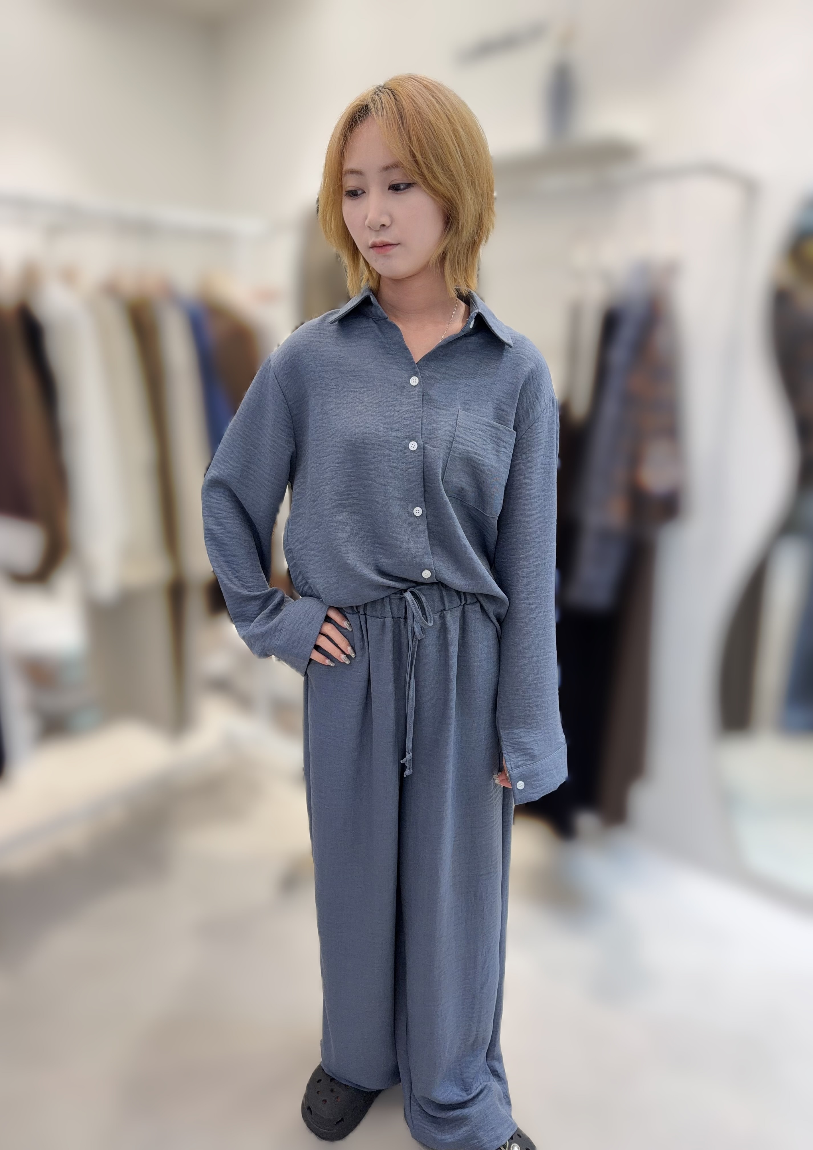LL16 上衣 胸44 長前21 後26  下身褲 腰26-42 HIP46 長39.5 $449