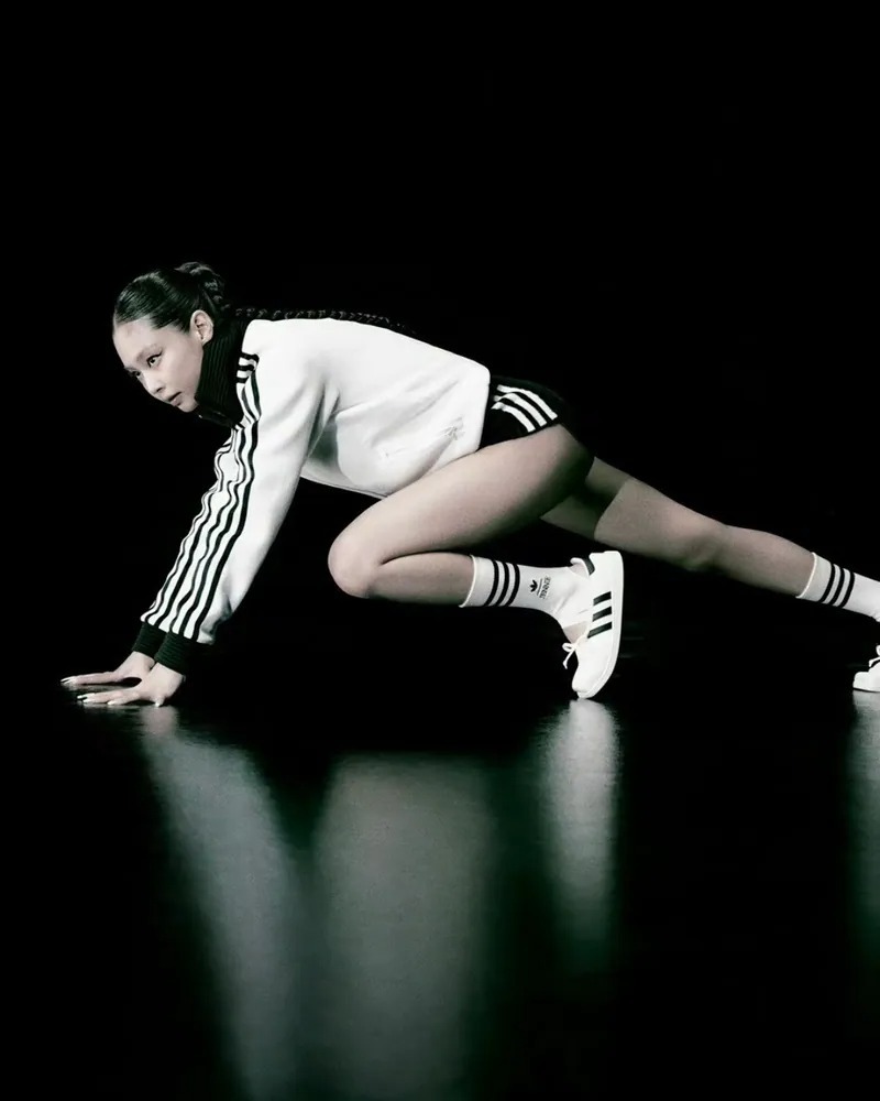 預購┃adidas SEASON 2 X JENNIE CLASSIC FAN TT 立領外套 白色 金珍妮