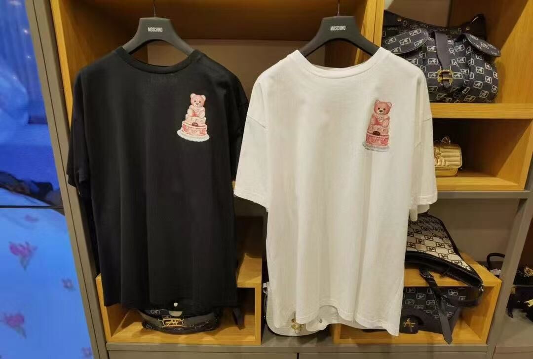 【預購】Moschino S090103 小熊草莓蛋糕印花短袖上衣