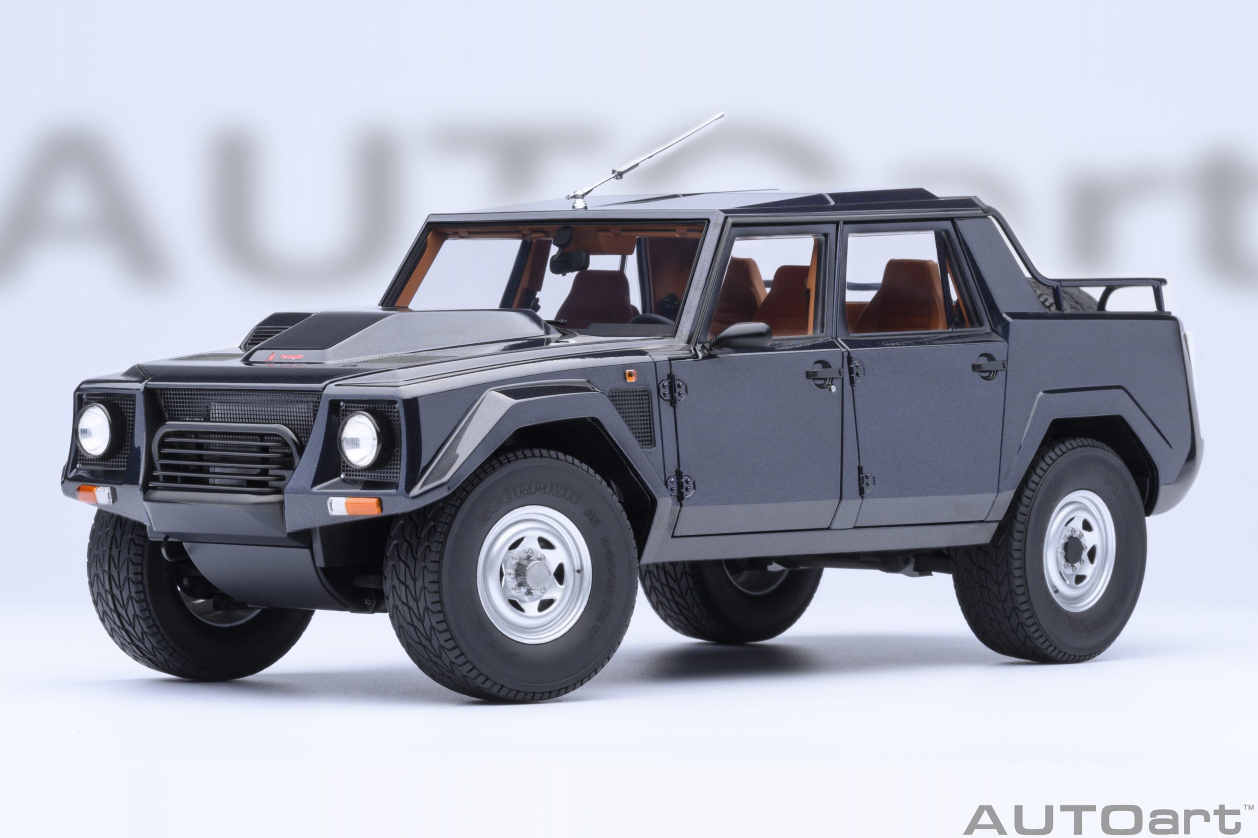 1/18 AUTOART Lamborghini LM002 (Blu Acapulco Metallic) (74552)
