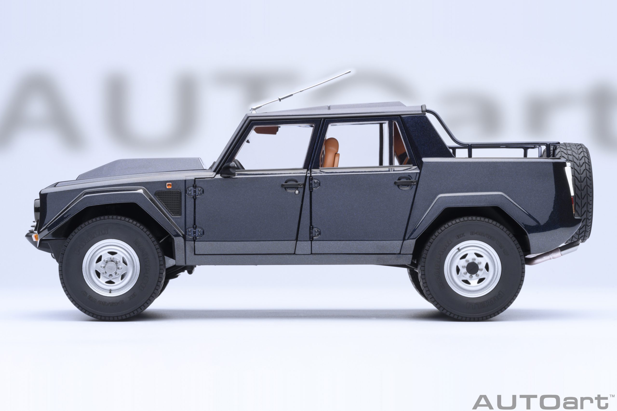 1/18 AUTOART Lamborghini LM002 (Blu Acapulco Metallic) (74552)