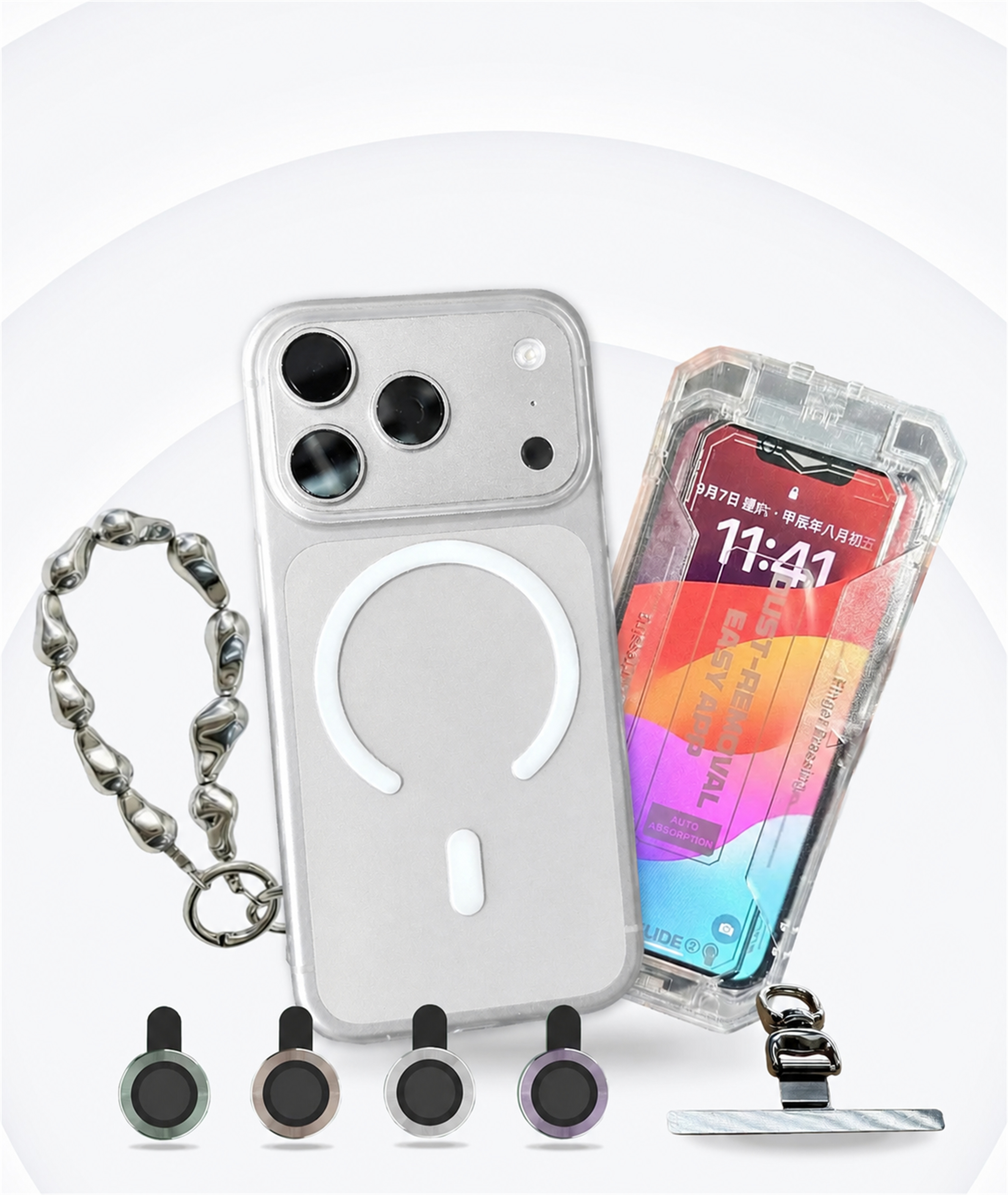 銀色 iPhone 裝上 Londonimg Air Lite Case 磨砂超薄手機殼，旁邊是金屬珠鏈掛飾、四枚玻璃鏡頭環與手機夾片，另有一支盒裝手機顯示螢幕