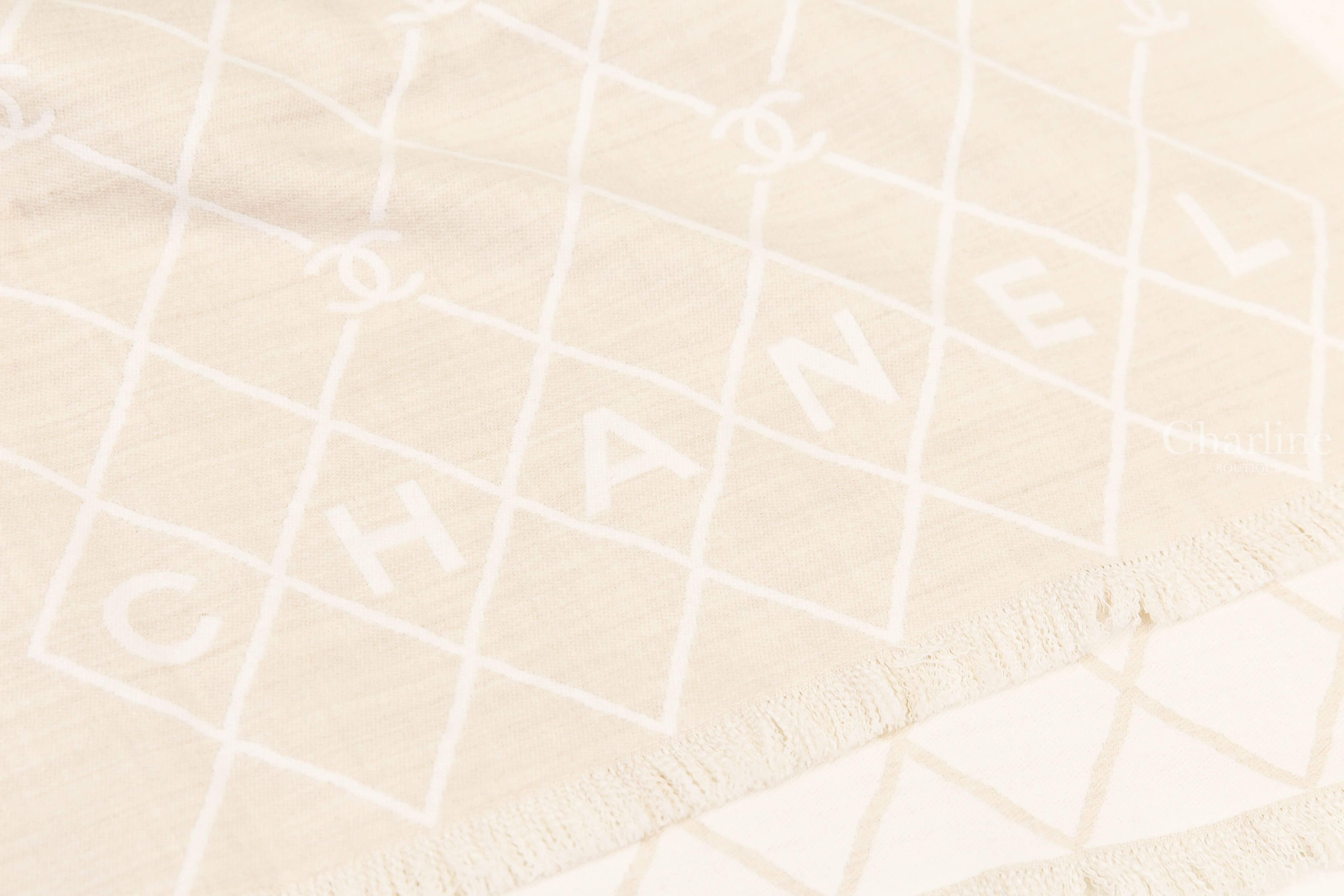 Chanel Scarf 淺米色底白色菱格紋CC字樣羊毛流蘇圍巾