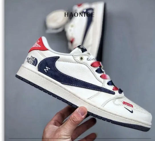 【HAO NICE】惡作劇特別款Air Jordan 1 Low OG xTravis Scott x Supreme x The North Face多方聯名 經典logo海軍藍紅配倒勾女版板鞋 籃球鞋 FC1688-211