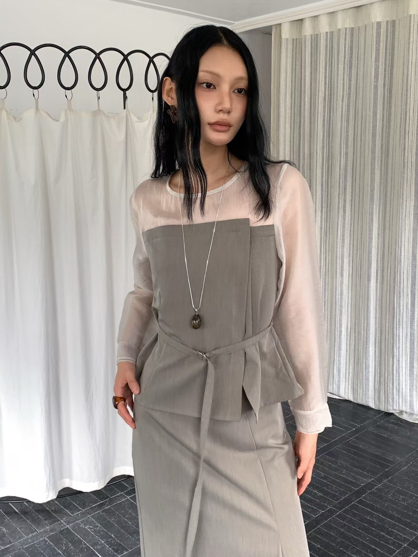 假兩件透紗腰帶上衣