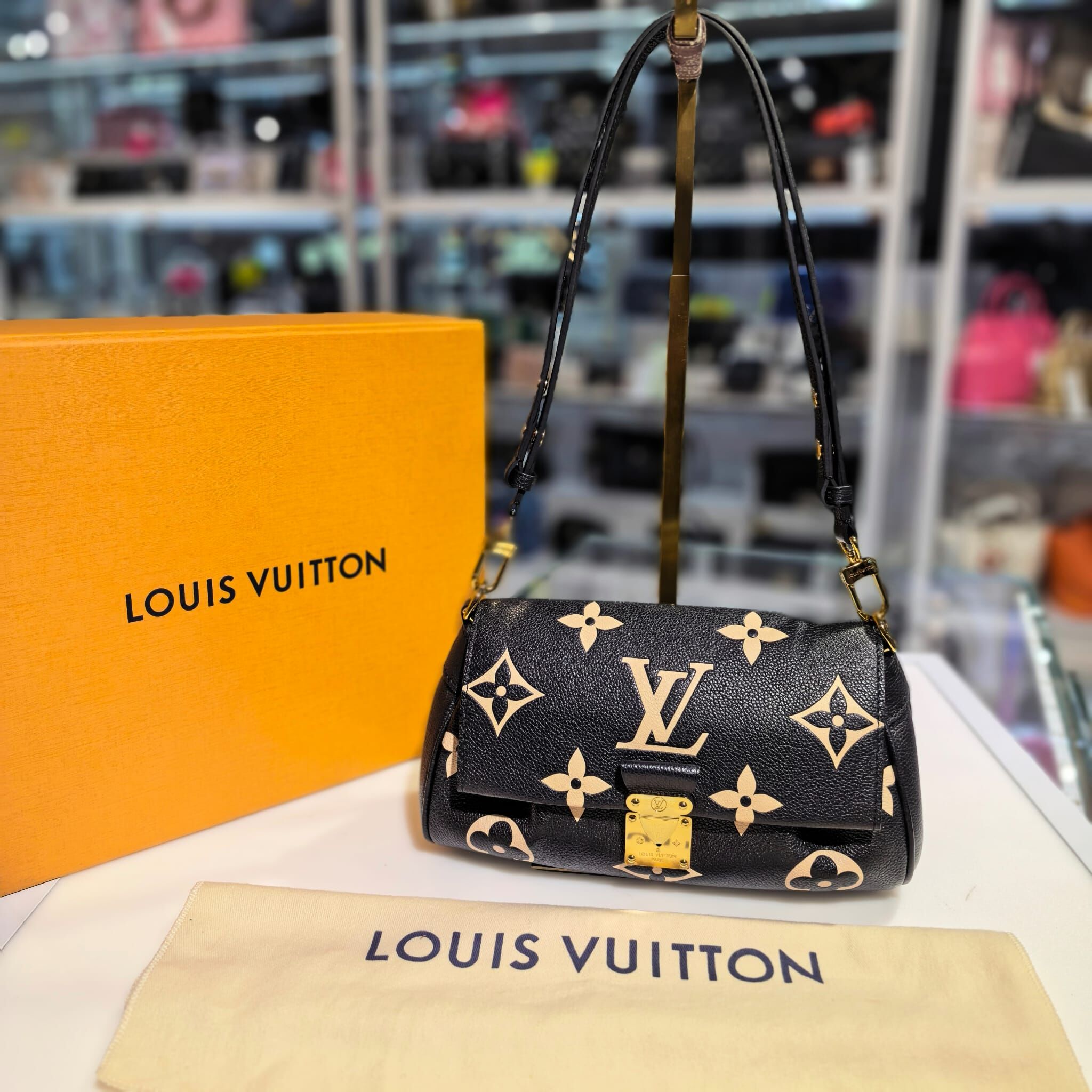 99.9%NEW二手LV單肩/斜背袋, M45859, Favorite, 黑色壓花小牛皮金扣, Monogram Empreinte, #香榭站正品