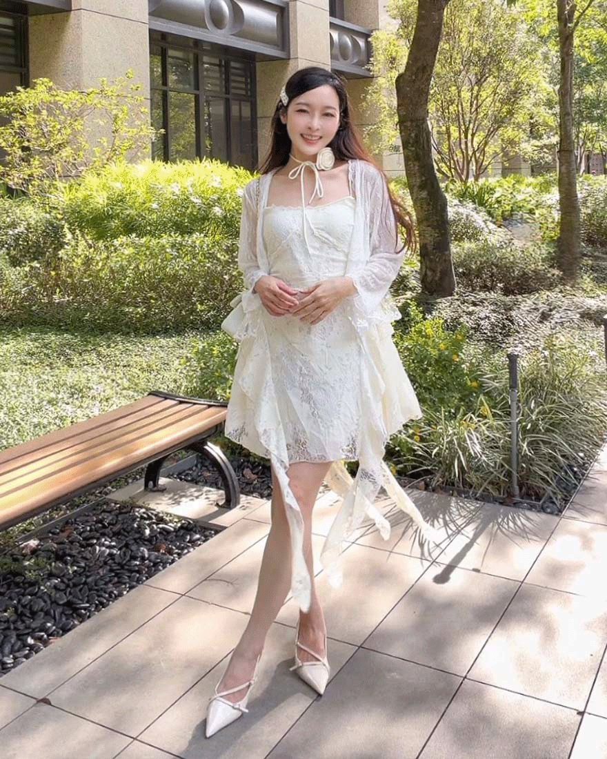 LINA LINA仙氣丰姿蕾絲花朵飄帶洋裝附繞帶-浪漫杏