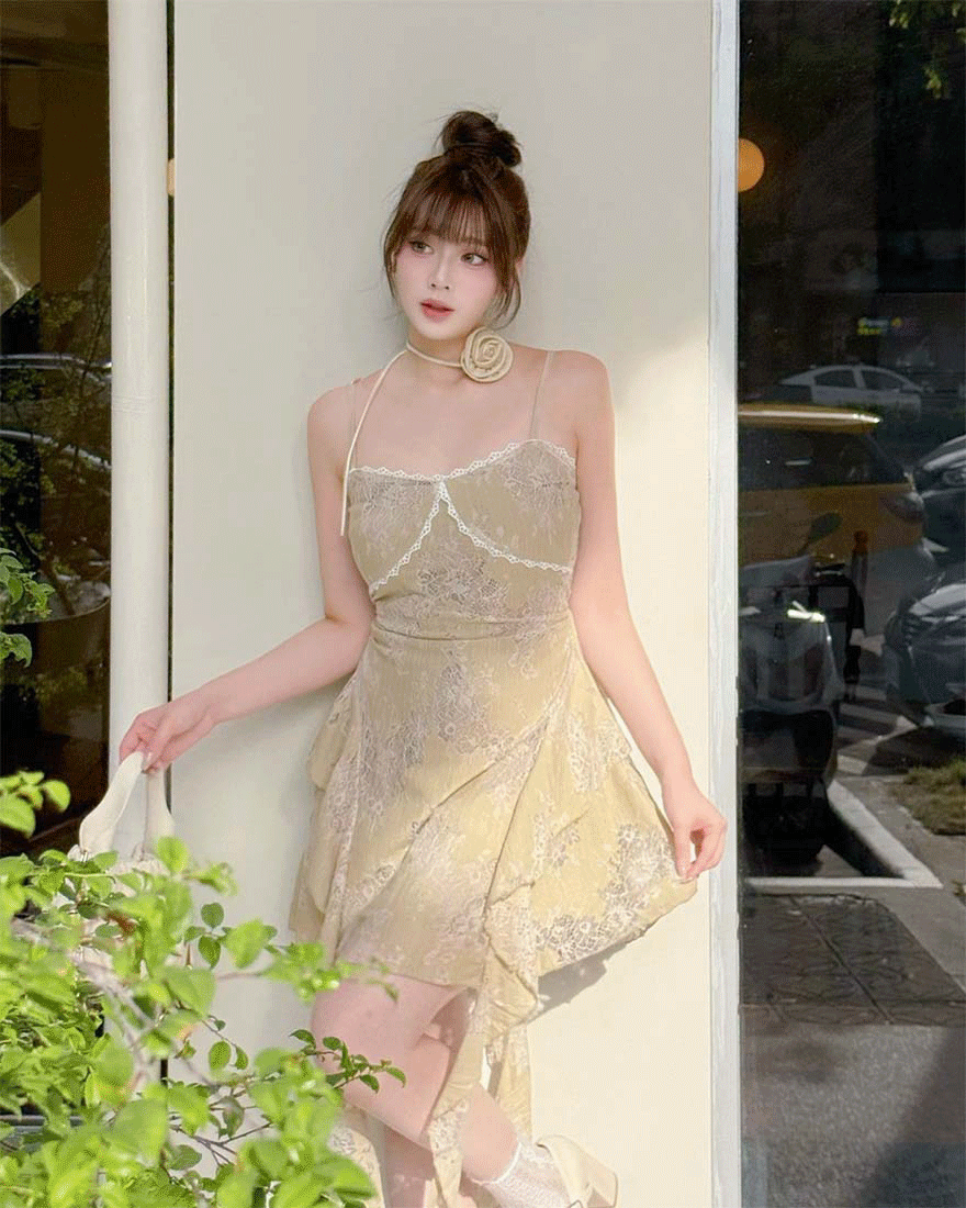 LINA LINA仙氣丰姿蕾絲花朵飄帶洋裝附繞帶-迷人卡其