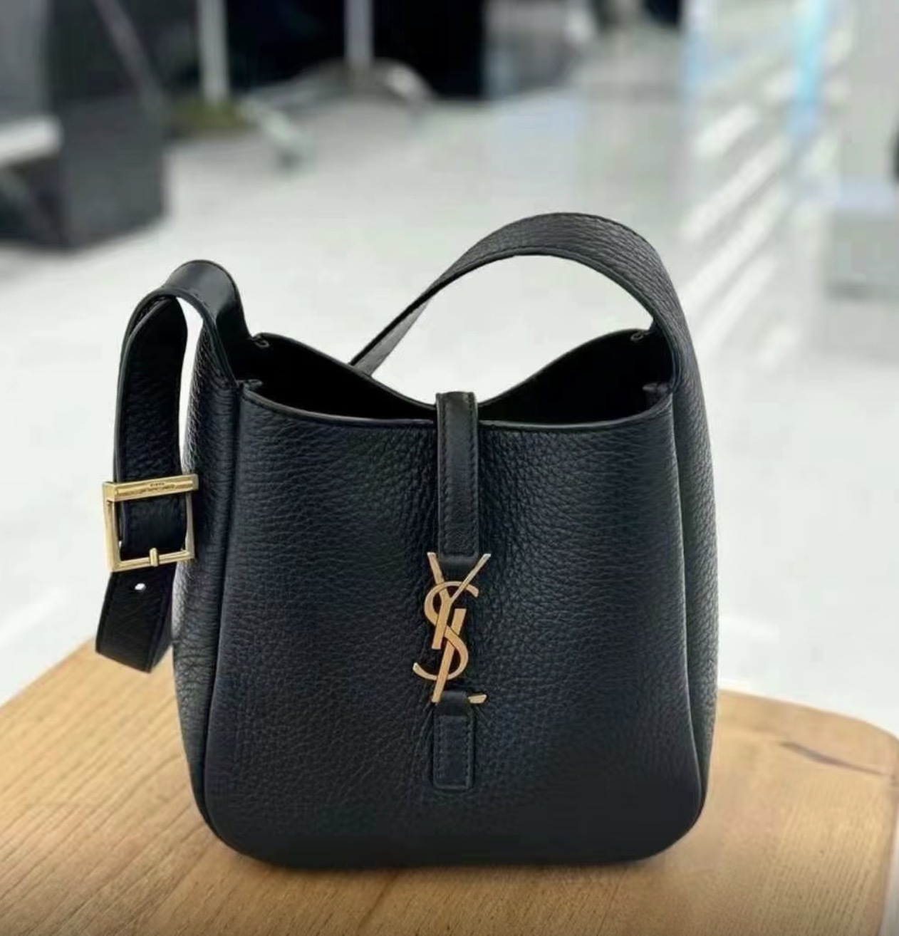 Ysl Saint Laurent Mini Hobo Bag 迷你 黑金色 金扣 小牛皮 手袋 單肩袋