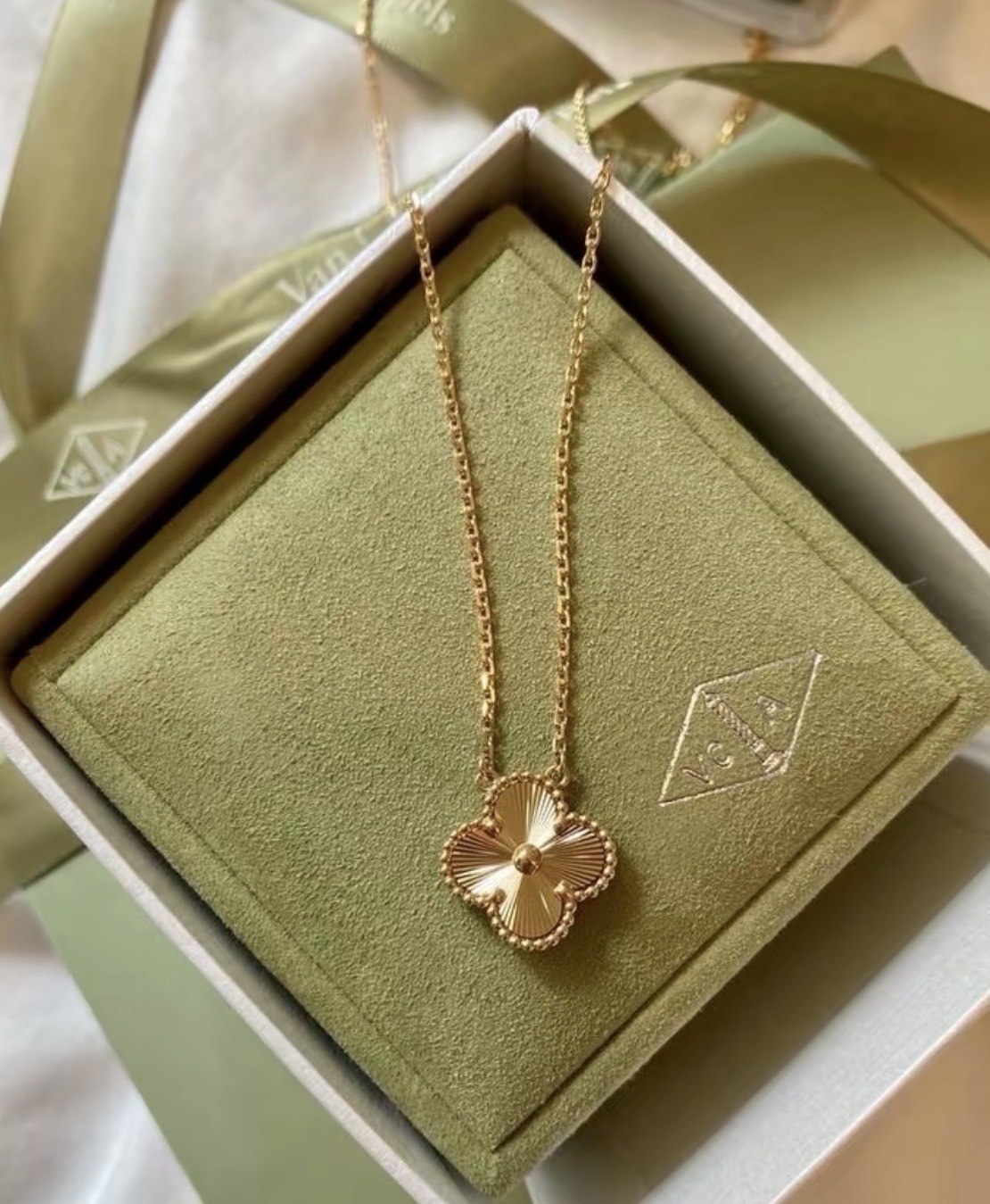 Van Cleef & Arpels vca Vintage Alhambra Pendant  Yellow Gold 18K 黃金幸運四葉草吊墜頸鏈