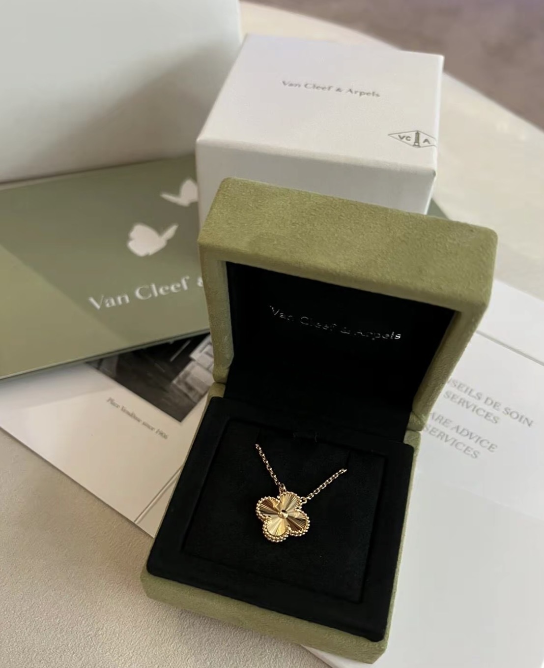 Van Cleef & Arpels vca Vintage Alhambra Pendant  Yellow Gold 18K 黃金幸運四葉草吊墜頸鏈