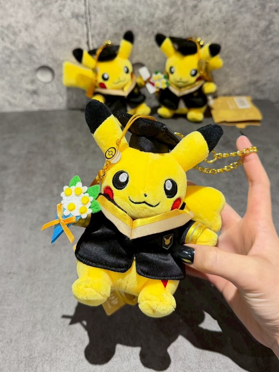 POKÉMON 寶可夢 皮卡丘畢業系列 毛絨吊飾