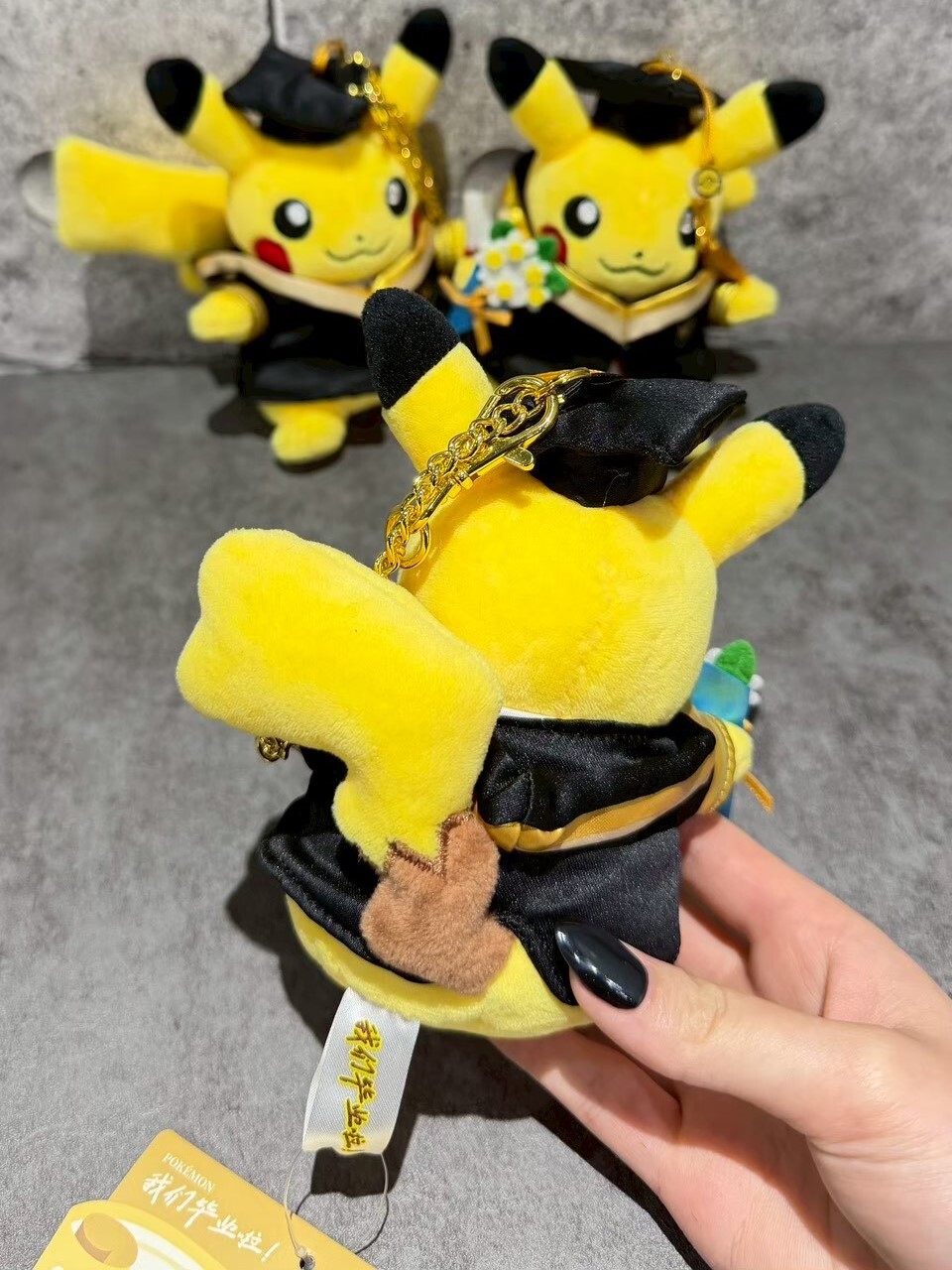 POKÉMON 寶可夢 皮卡丘畢業系列 毛絨吊飾