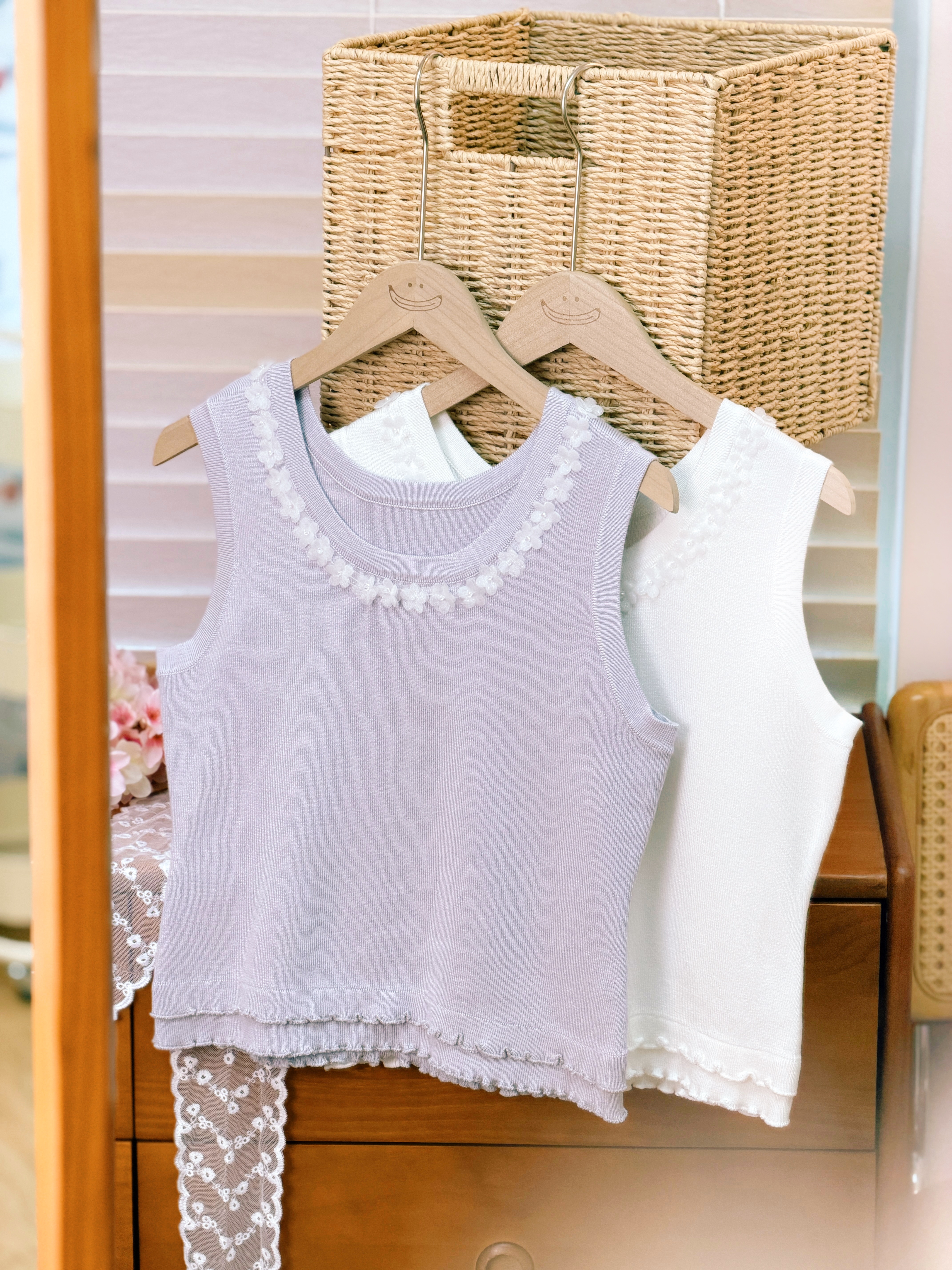 兩色 / 立體小冰珠花朵針織背心 / Floral Appliqué Beaded Knit Vest