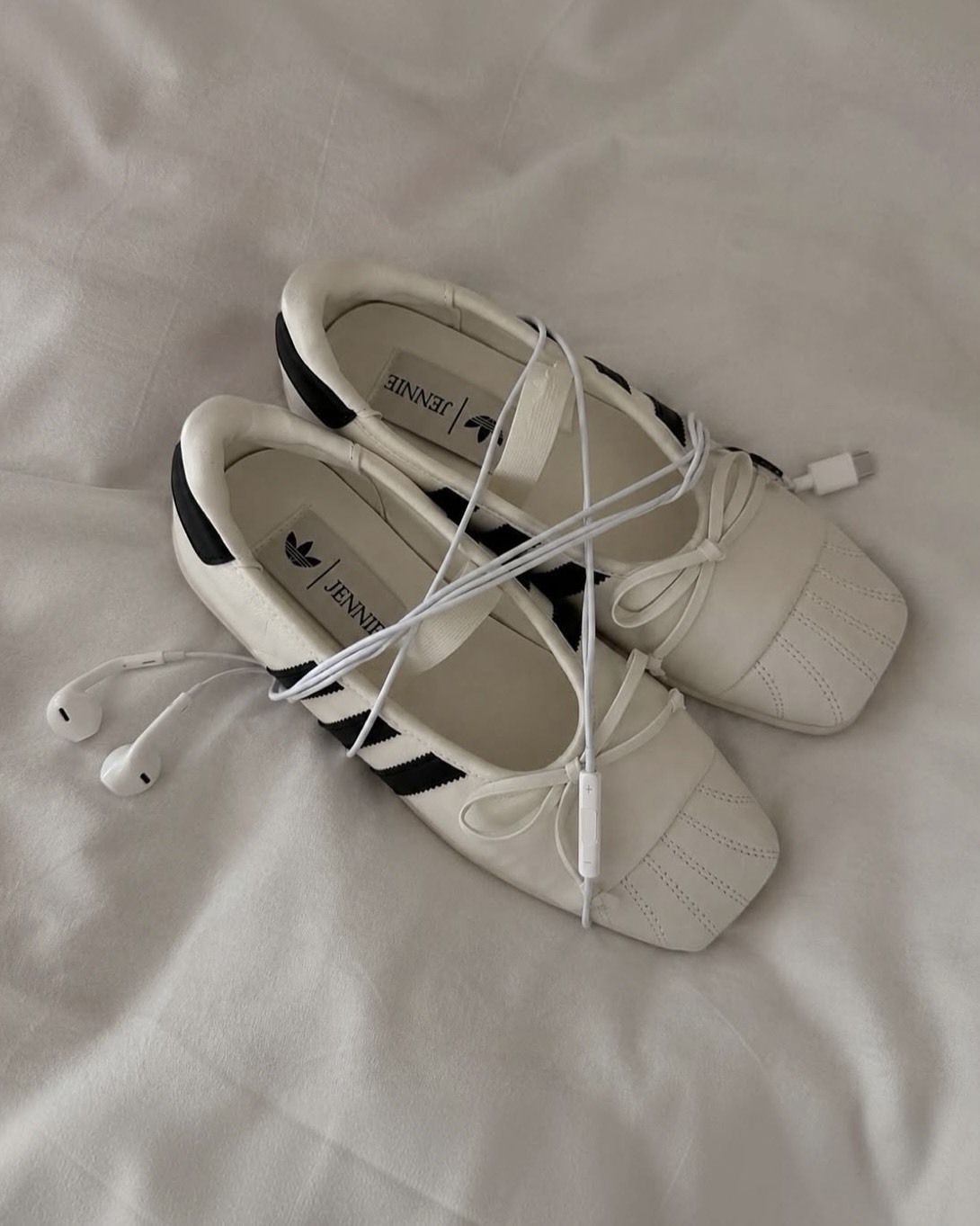 adidas Originals AdiLuna Season 2 x Jennie  Superstar SqBallet 瑪莉珍鞋 黑色 米白