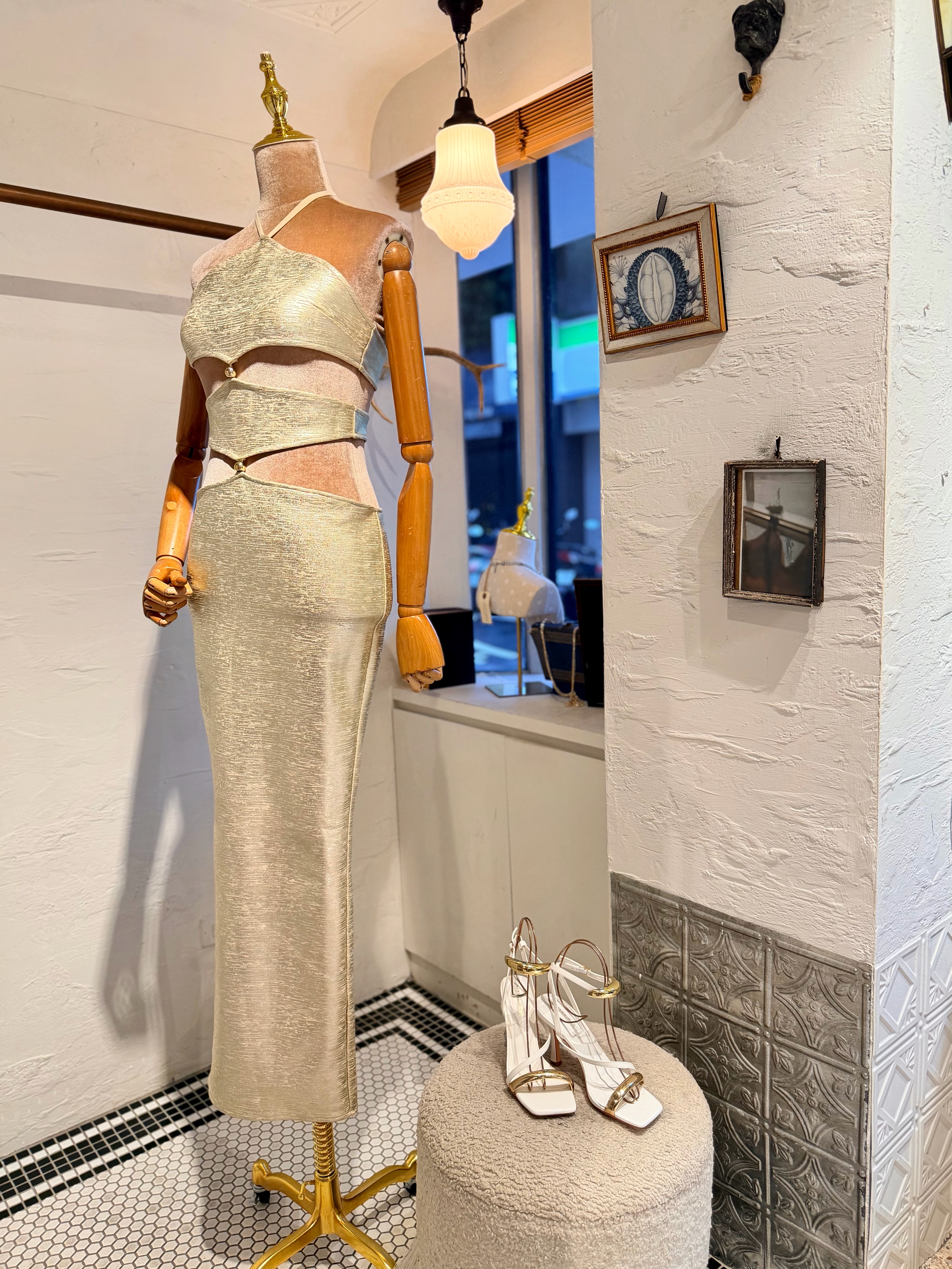 Light Gold淺金色金屬紗Cutout繃帶Maxi Dress