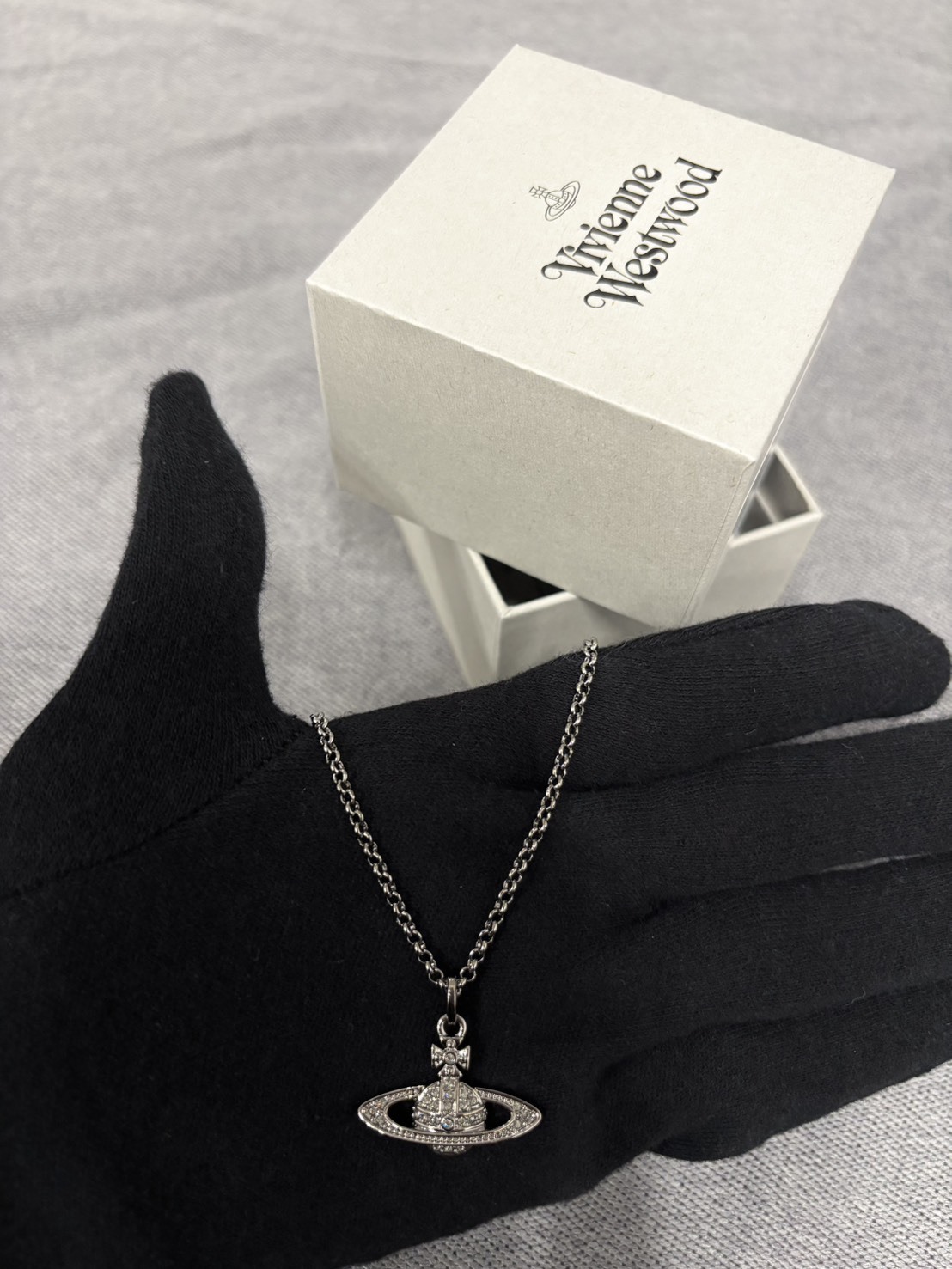 Vivienne Westwood Pendant 鑲鑽土星銀黑項鍊【6302010402S108CNS108】