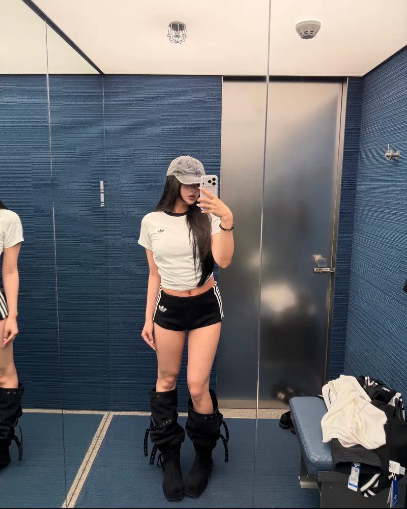 預購┃adidas ORIGINALS JENNIE LAYERED 短版上衣 短t 黑色 白色 粉色 金珍妮